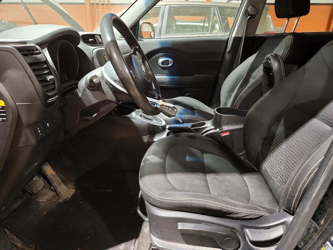 2015 Kia Soul + Black vin: KNDJP3A52F7176611
