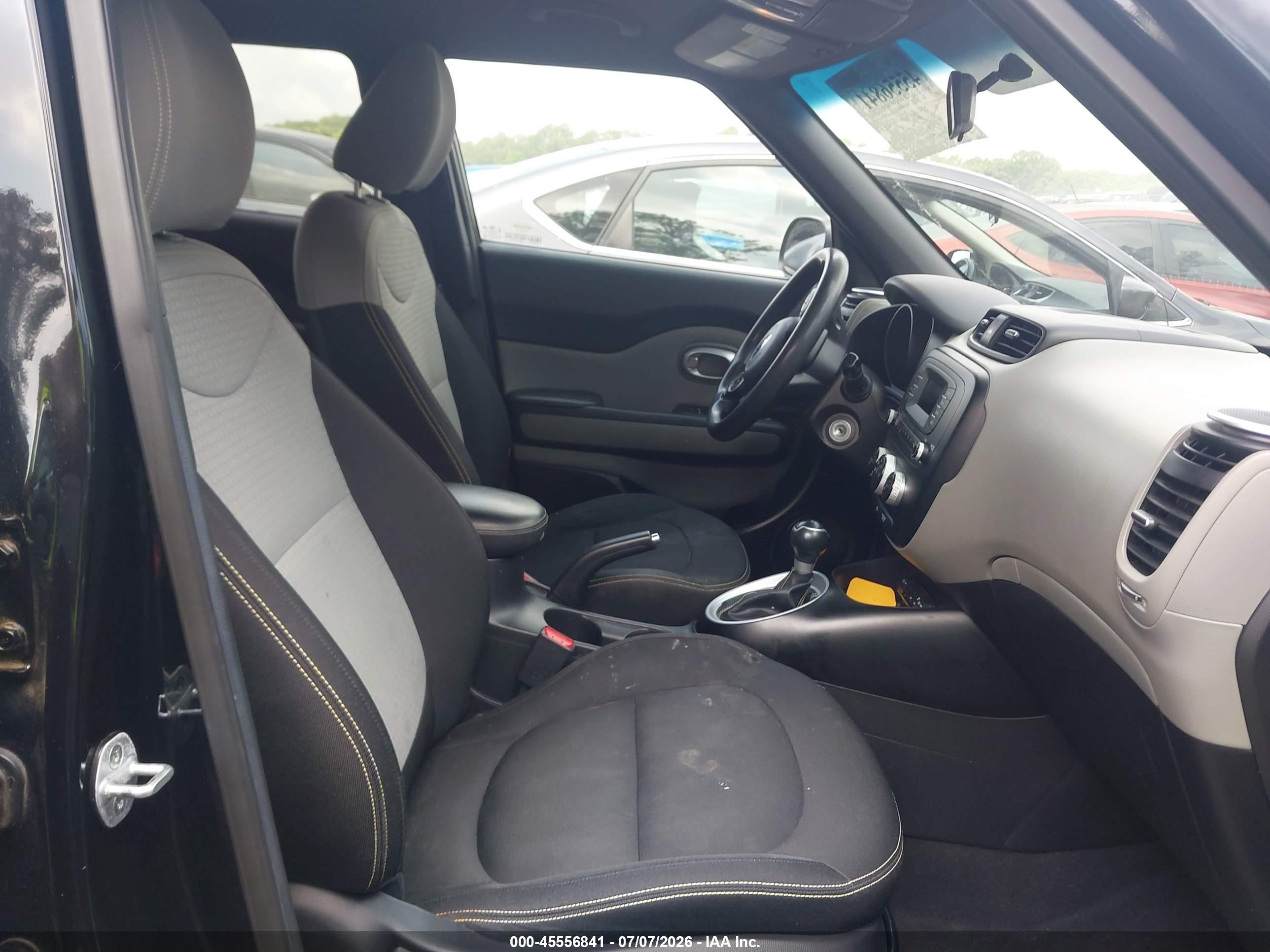 2015 Kia Soul + Black vin: KNDJP3A52F7184093