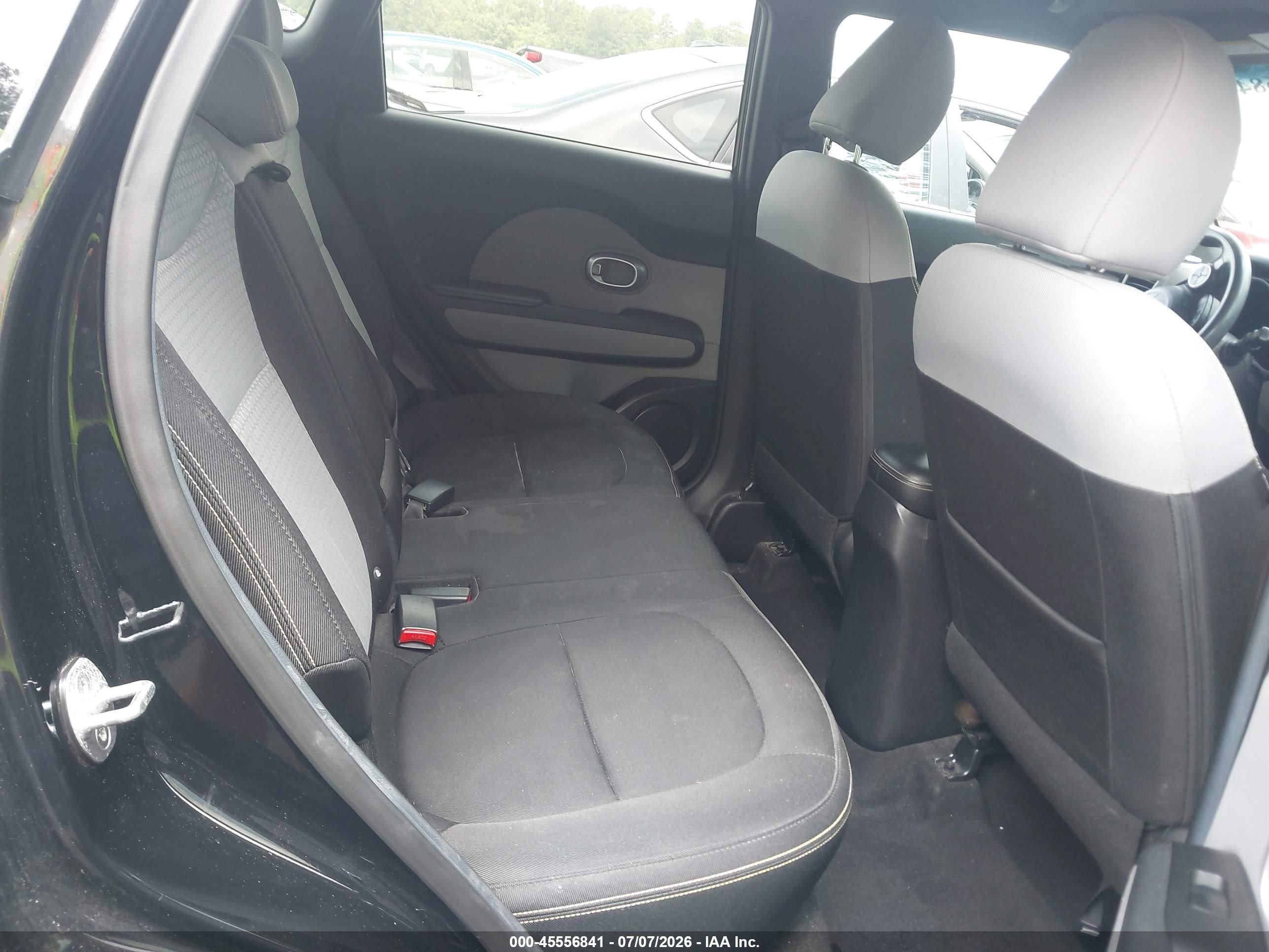 2015 Kia Soul + Black vin: KNDJP3A52F7184093