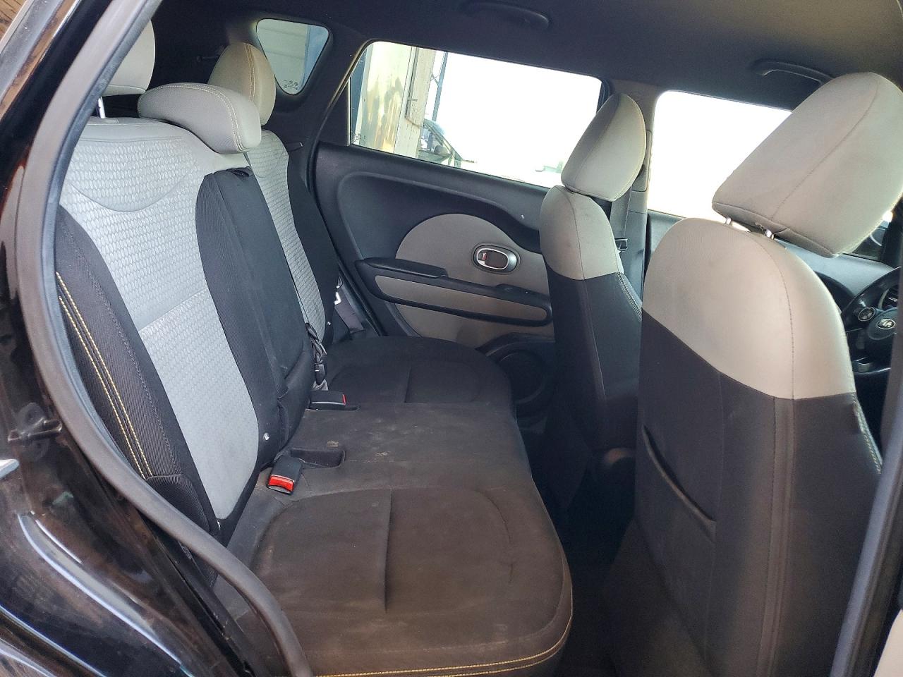 2015 Kia Soul + Black vin: KNDJP3A52F7187964