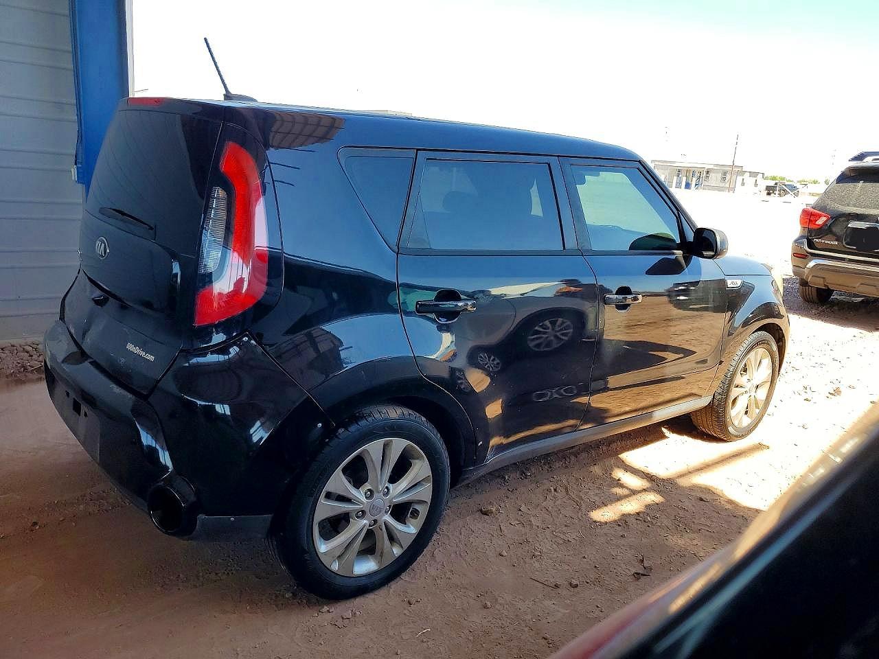2015 Kia Soul + Black vin: KNDJP3A52F7187964
