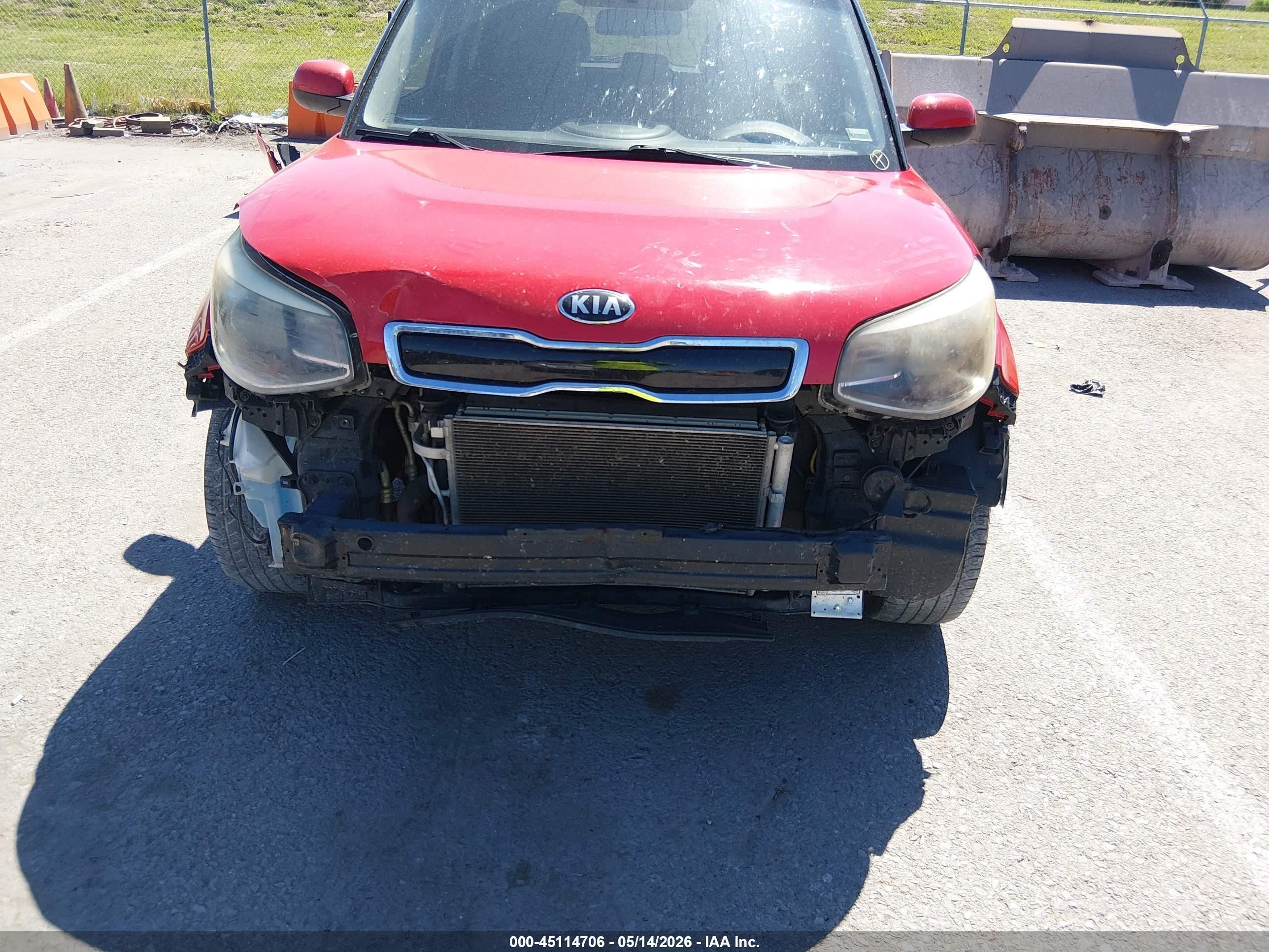 2015 Kia Soul + Red vin: KNDJP3A52F7751208