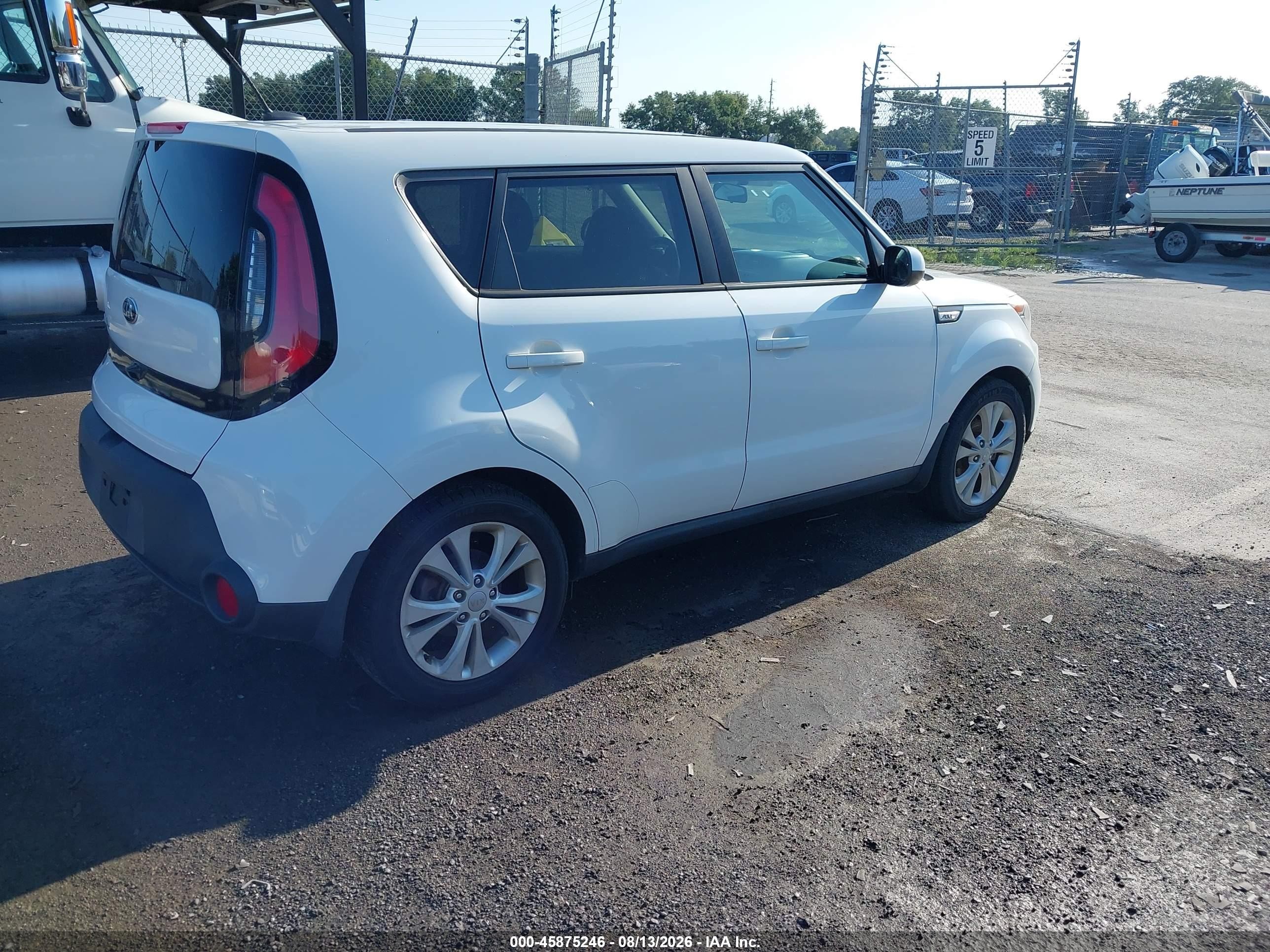 2015 Kia Soul + White vin: KNDJP3A52F7793698