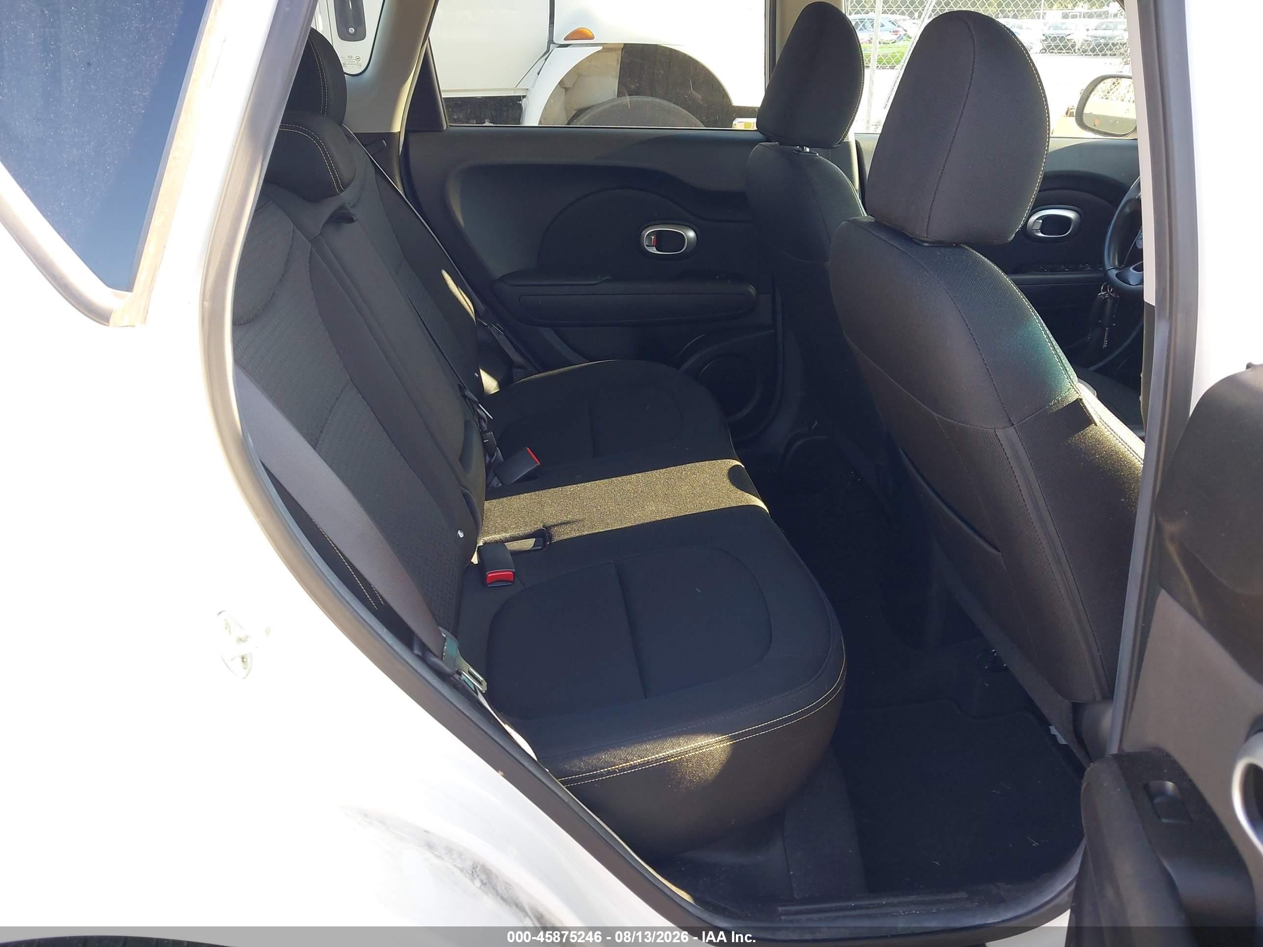 2015 Kia Soul + White vin: KNDJP3A52F7793698