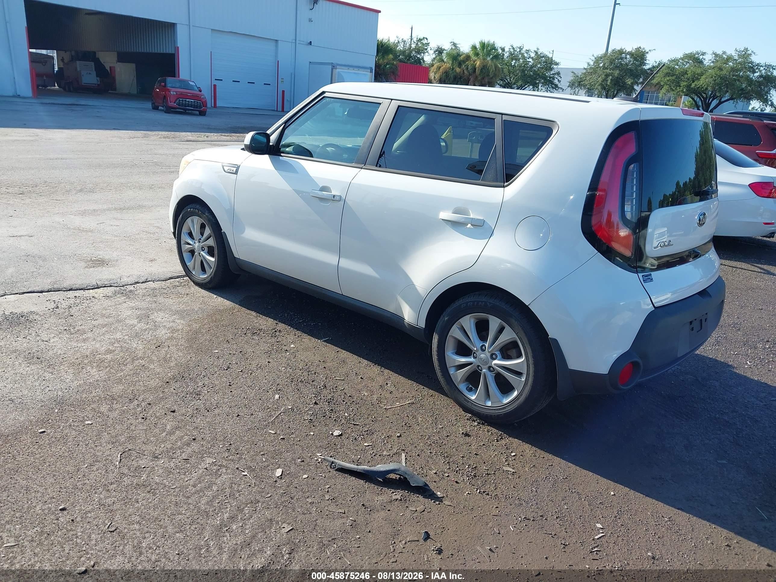 2015 Kia Soul + White vin: KNDJP3A52F7793698