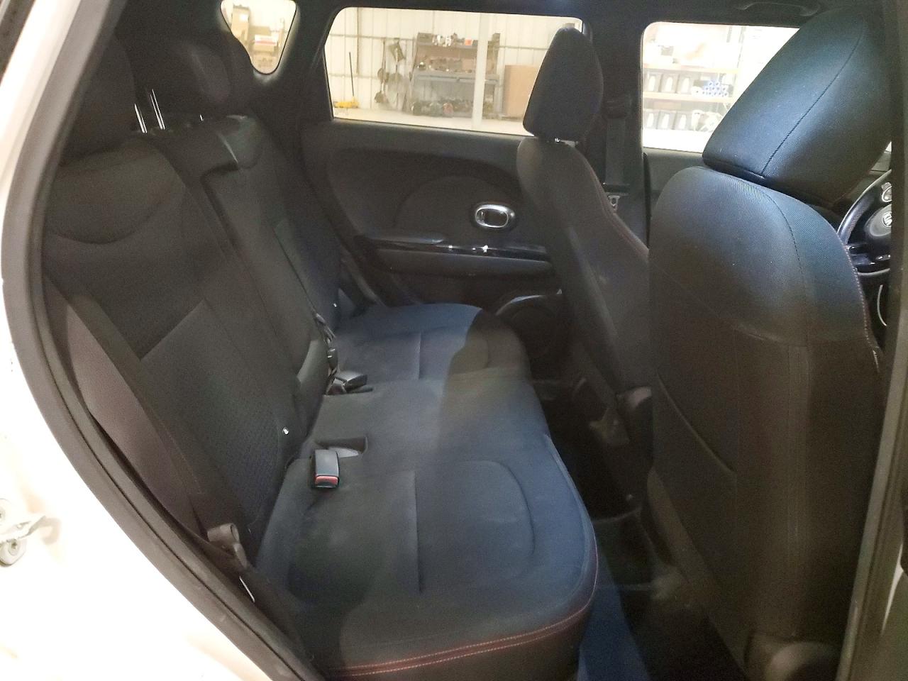 2014 Kia Soul + White vin: KNDJP3A53E7076693