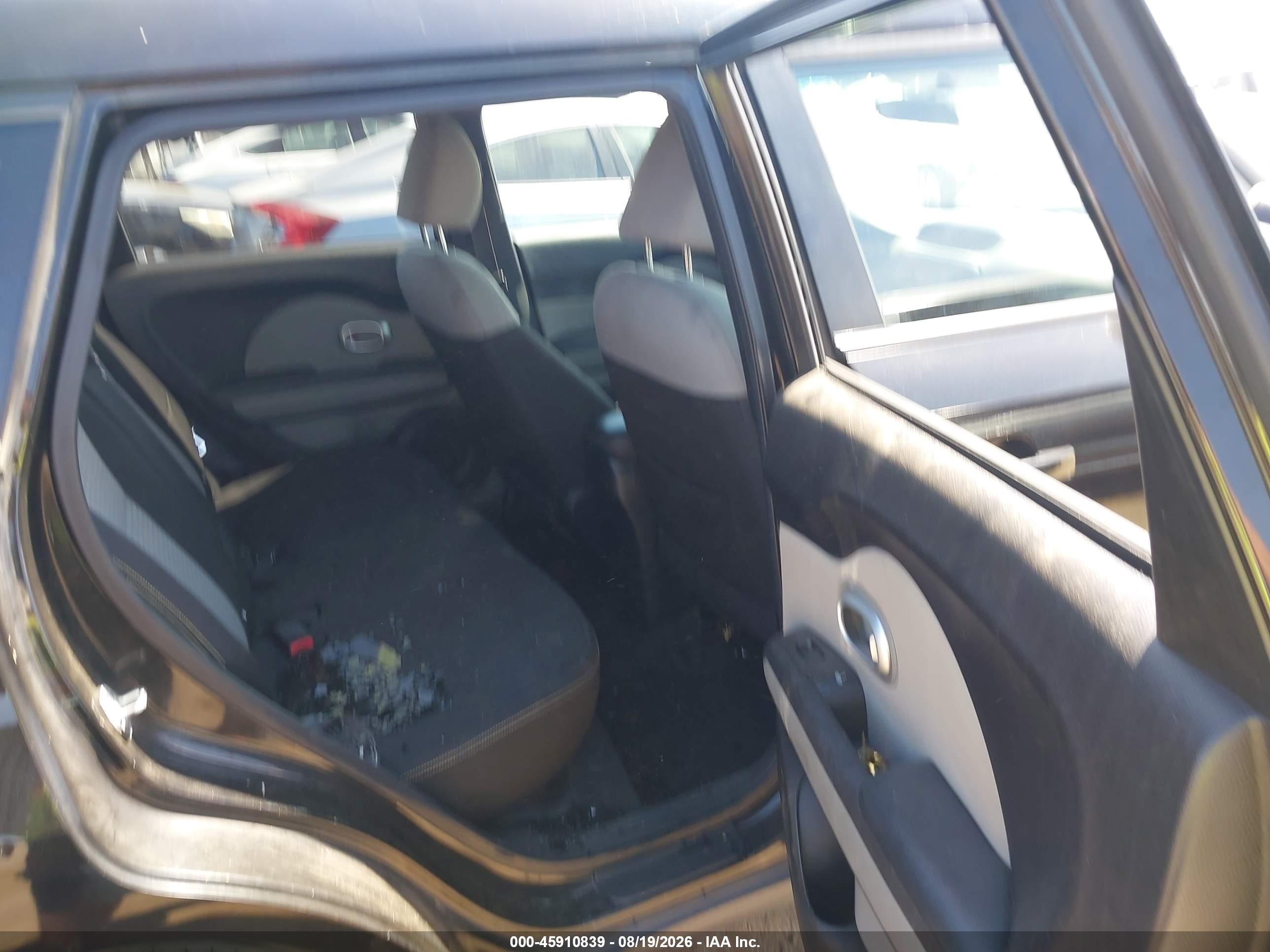 2014 Kia Soul + Black vin: KNDJP3A53E7716451