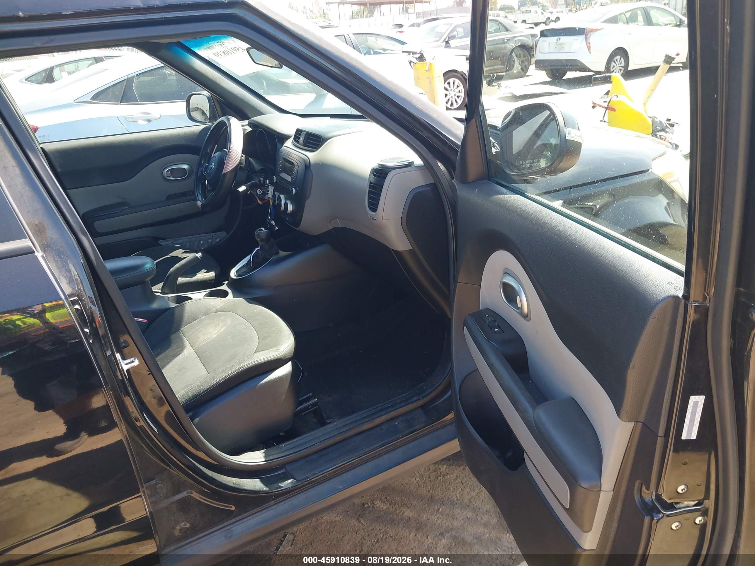 2014 Kia Soul + Black vin: KNDJP3A53E7716451