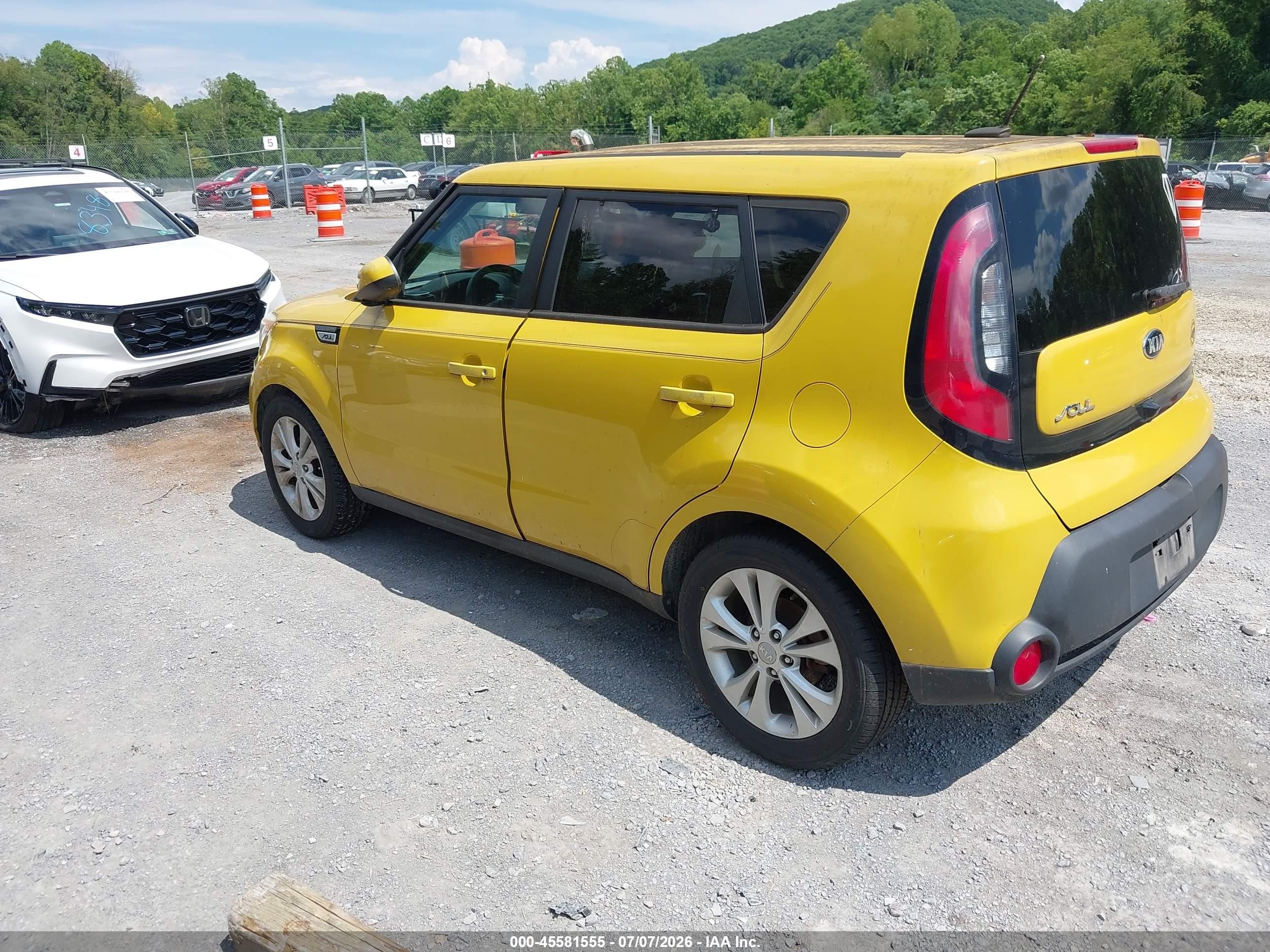 2015 Kia Soul + Yellow vin: KNDJP3A53F7165195