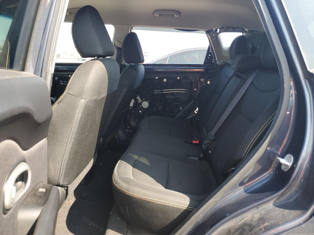 2015 Kia Soul + Blue vin: KNDJP3A53F7182580