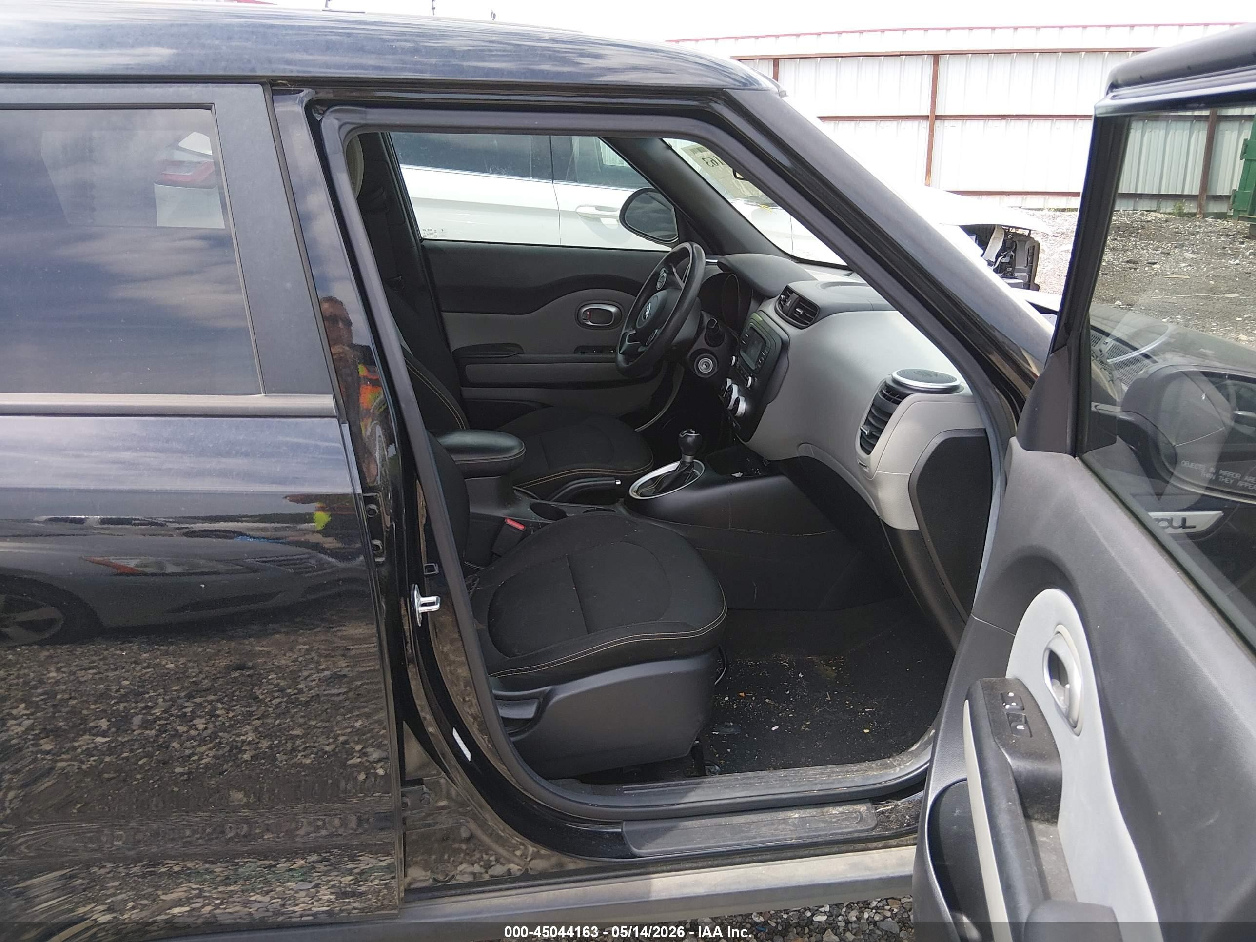 2015 Kia Soul + Black vin: KNDJP3A53F7201614