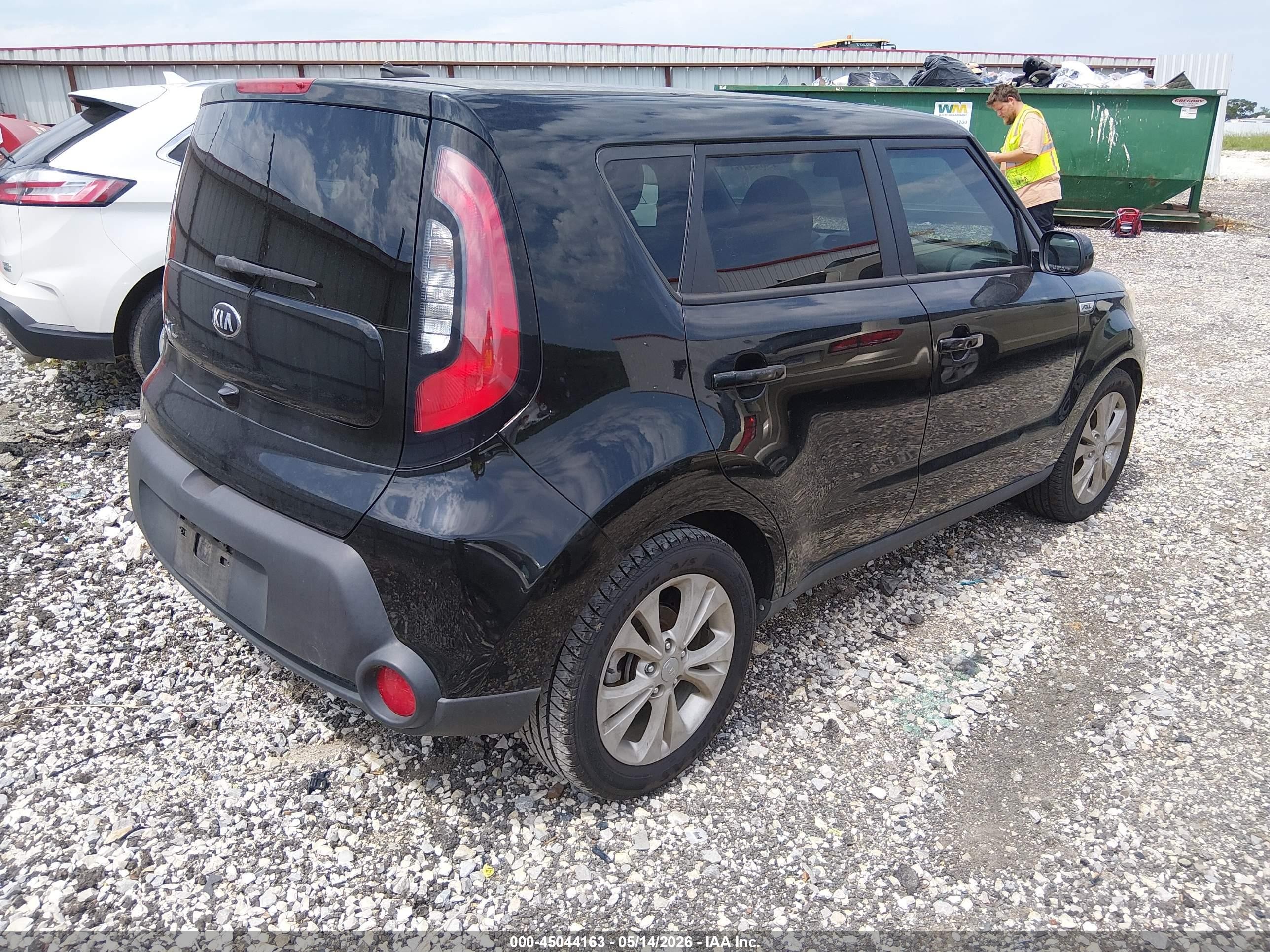 2015 Kia Soul + Black vin: KNDJP3A53F7201614