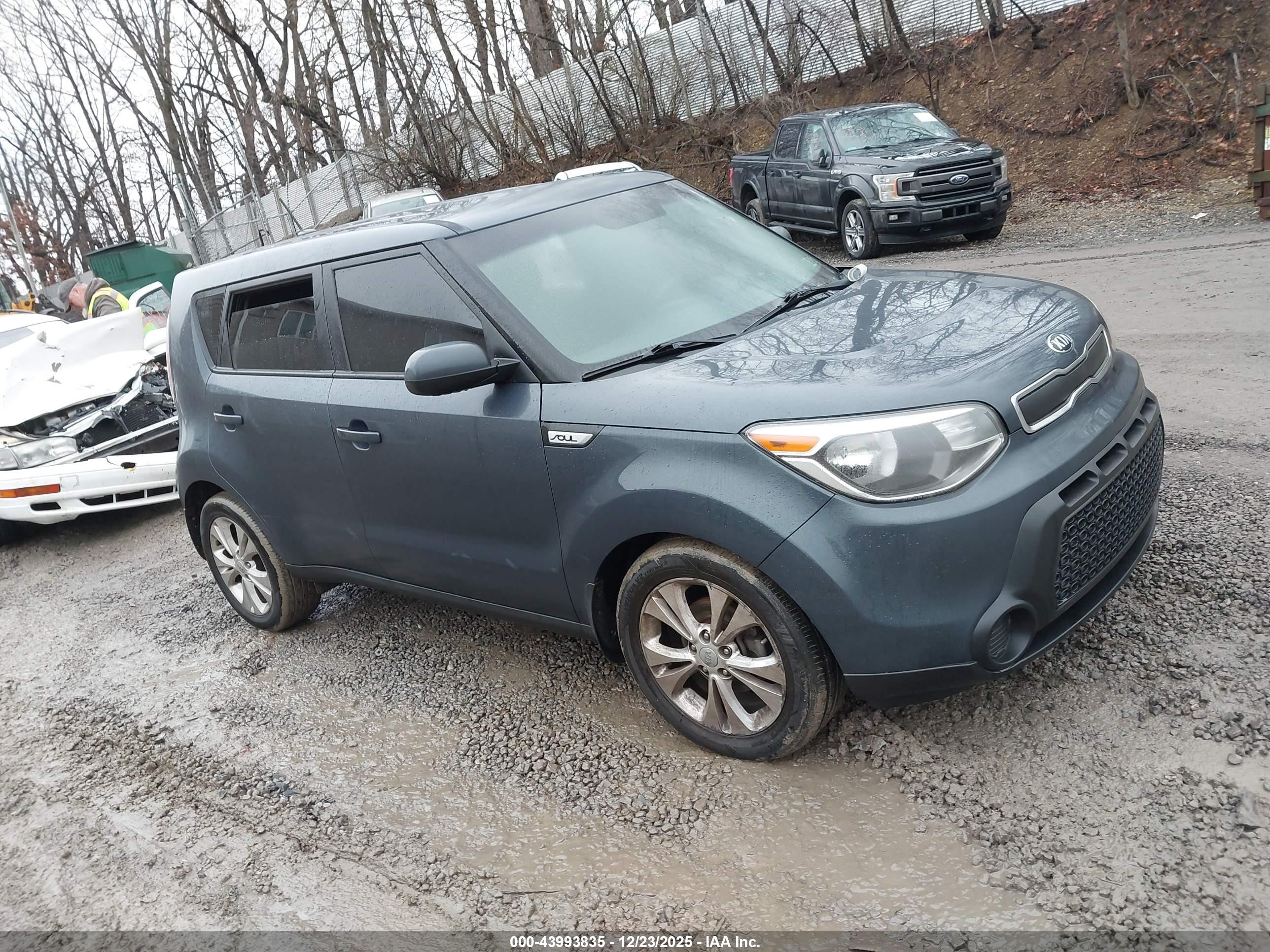 2015 Kia Soul + Blue vin: KNDJP3A53F7212306