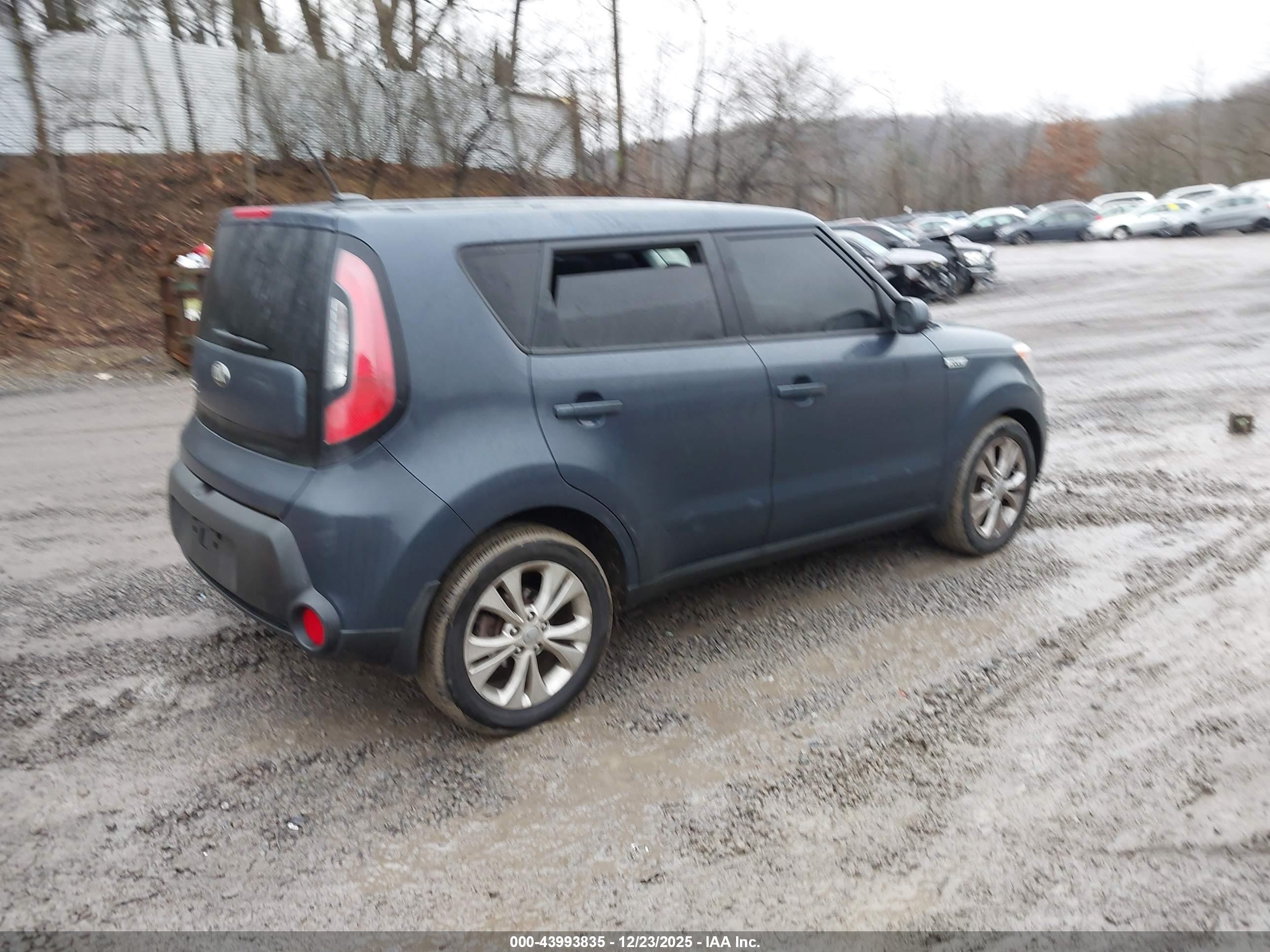 2015 Kia Soul + Blue vin: KNDJP3A53F7212306