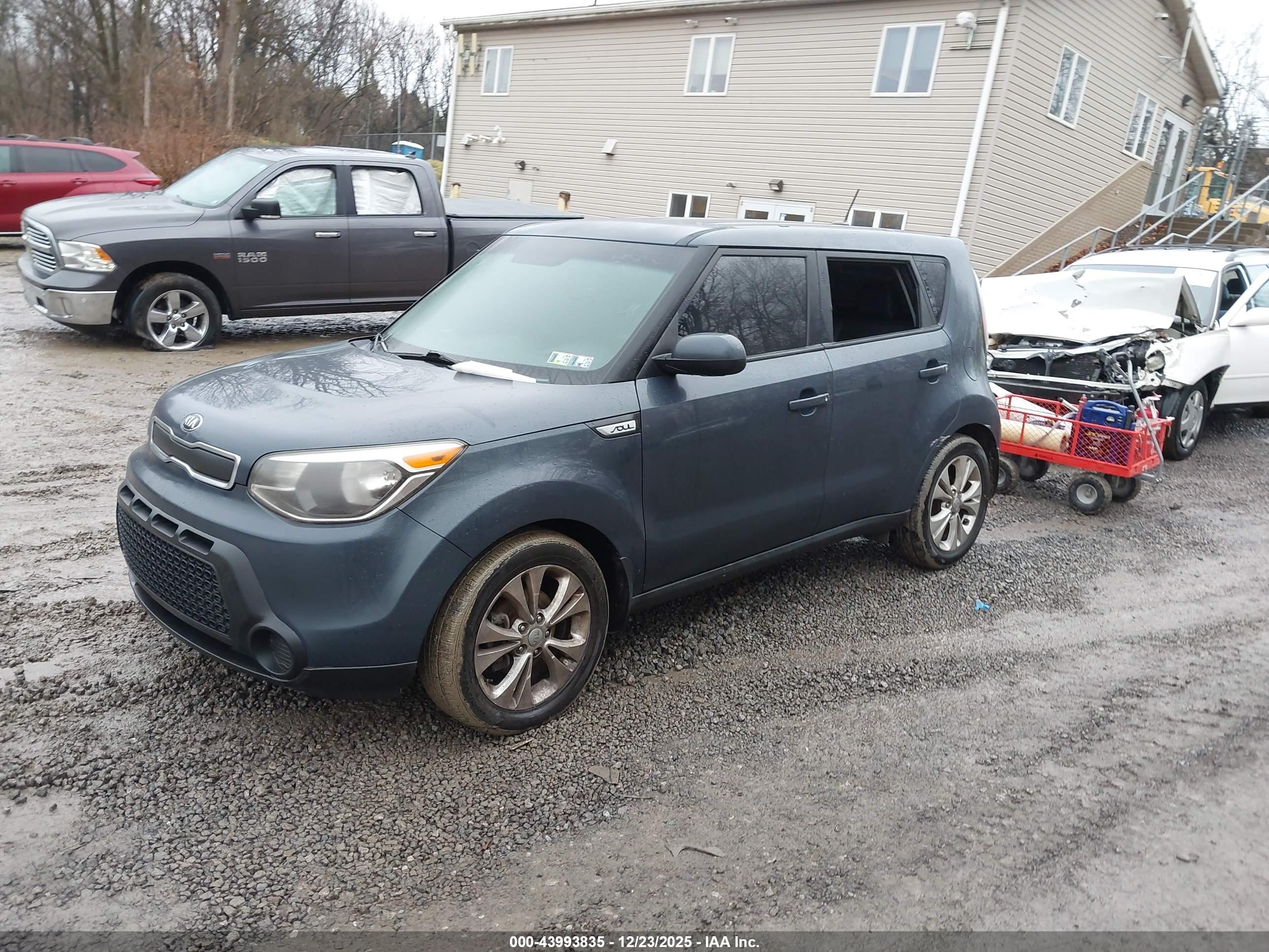 2015 Kia Soul + Blue vin: KNDJP3A53F7212306