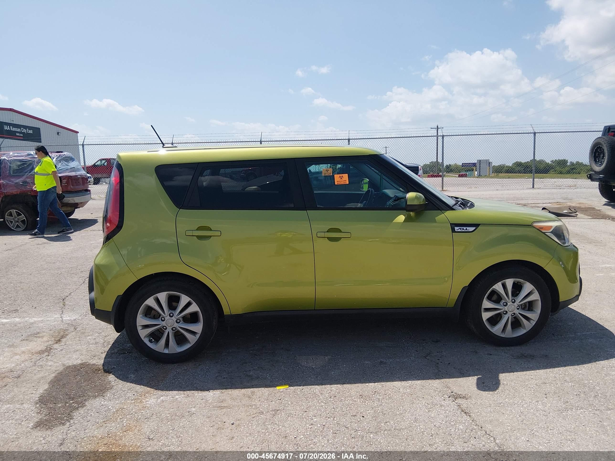 2015 Kia Soul + Green vin: KNDJP3A53F7758197