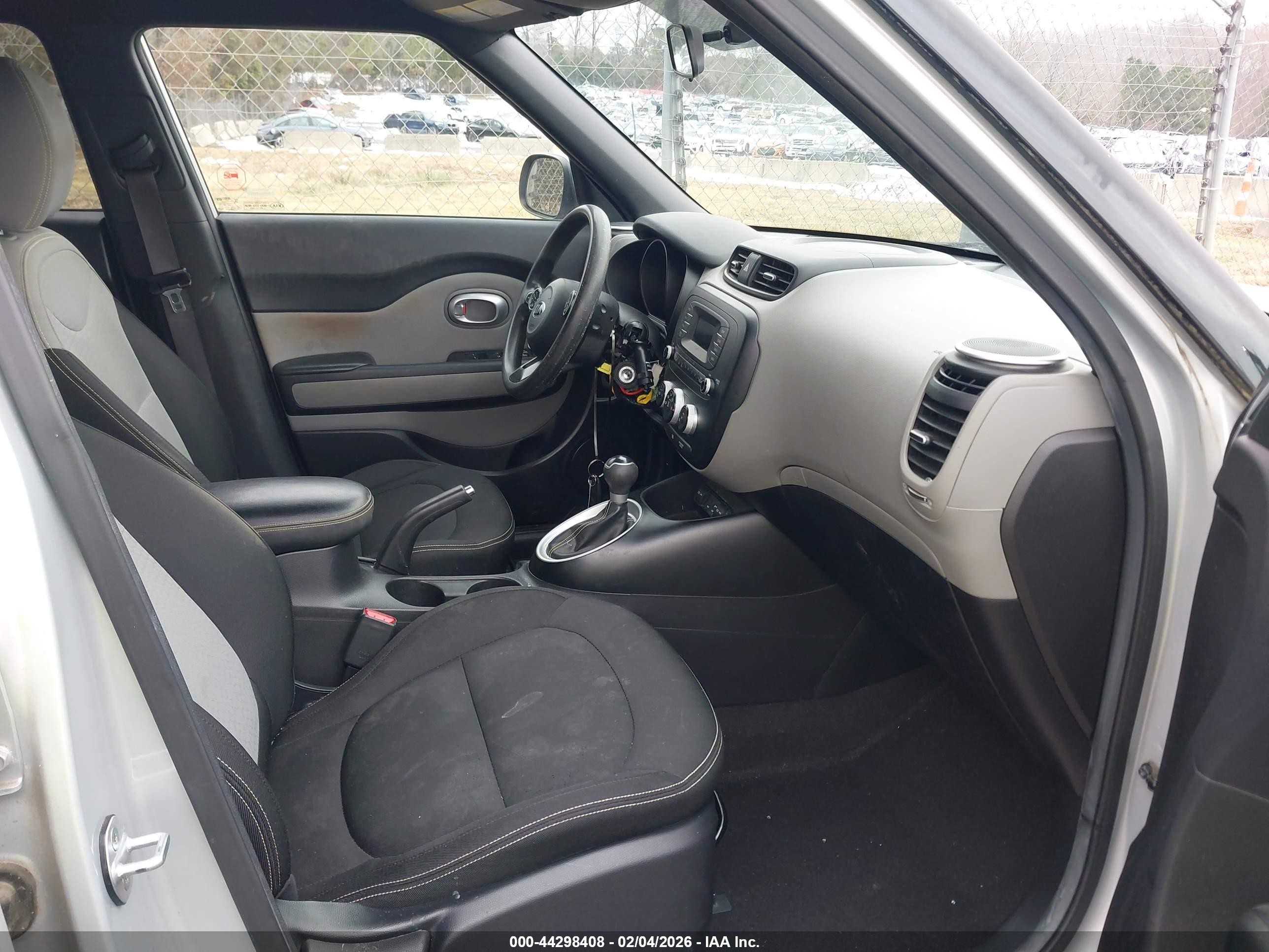2015 Kia Soul + Серебряный vin: KNDJP3A53F7781852