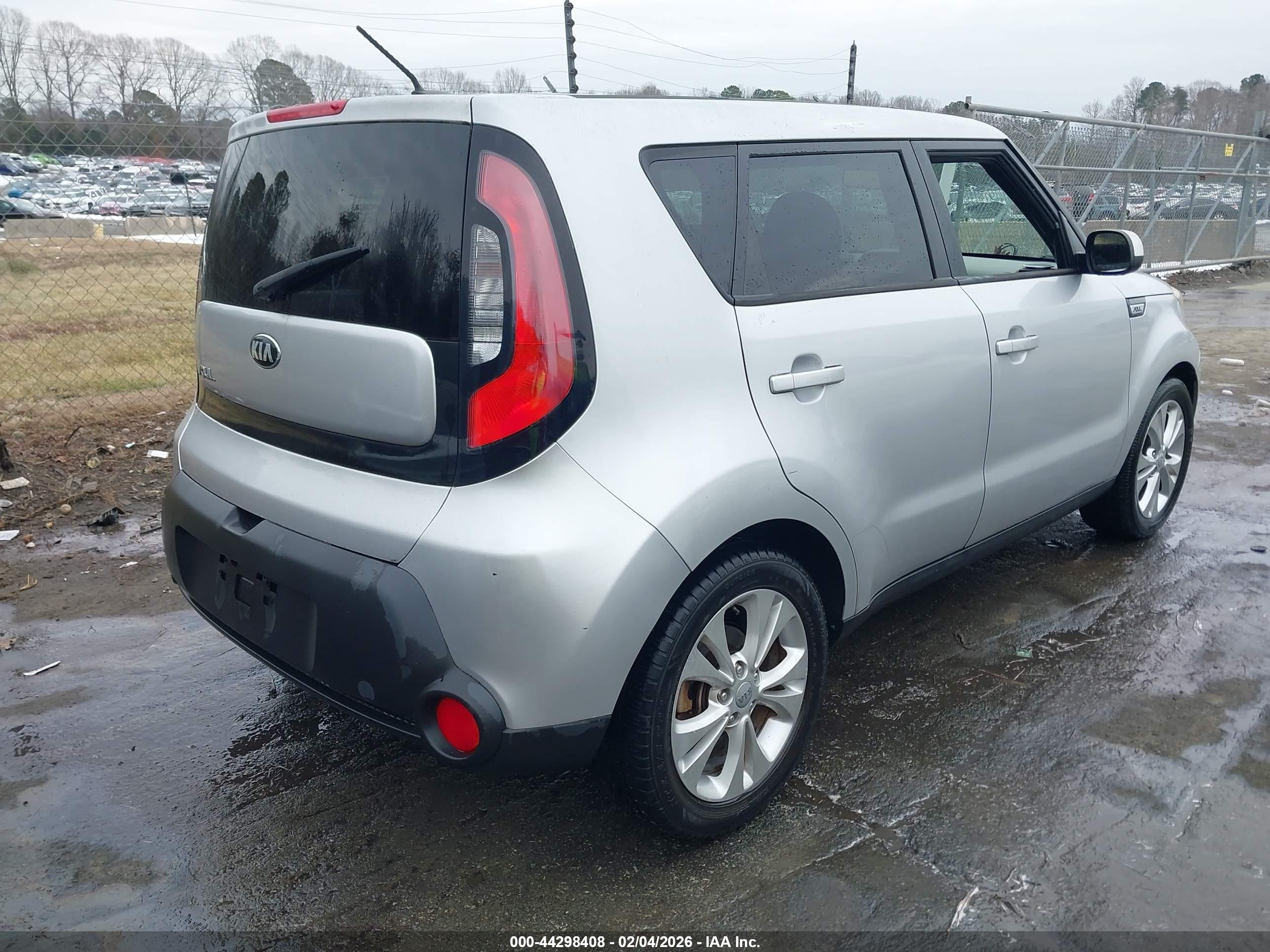2015 Kia Soul + Серебряный vin: KNDJP3A53F7781852