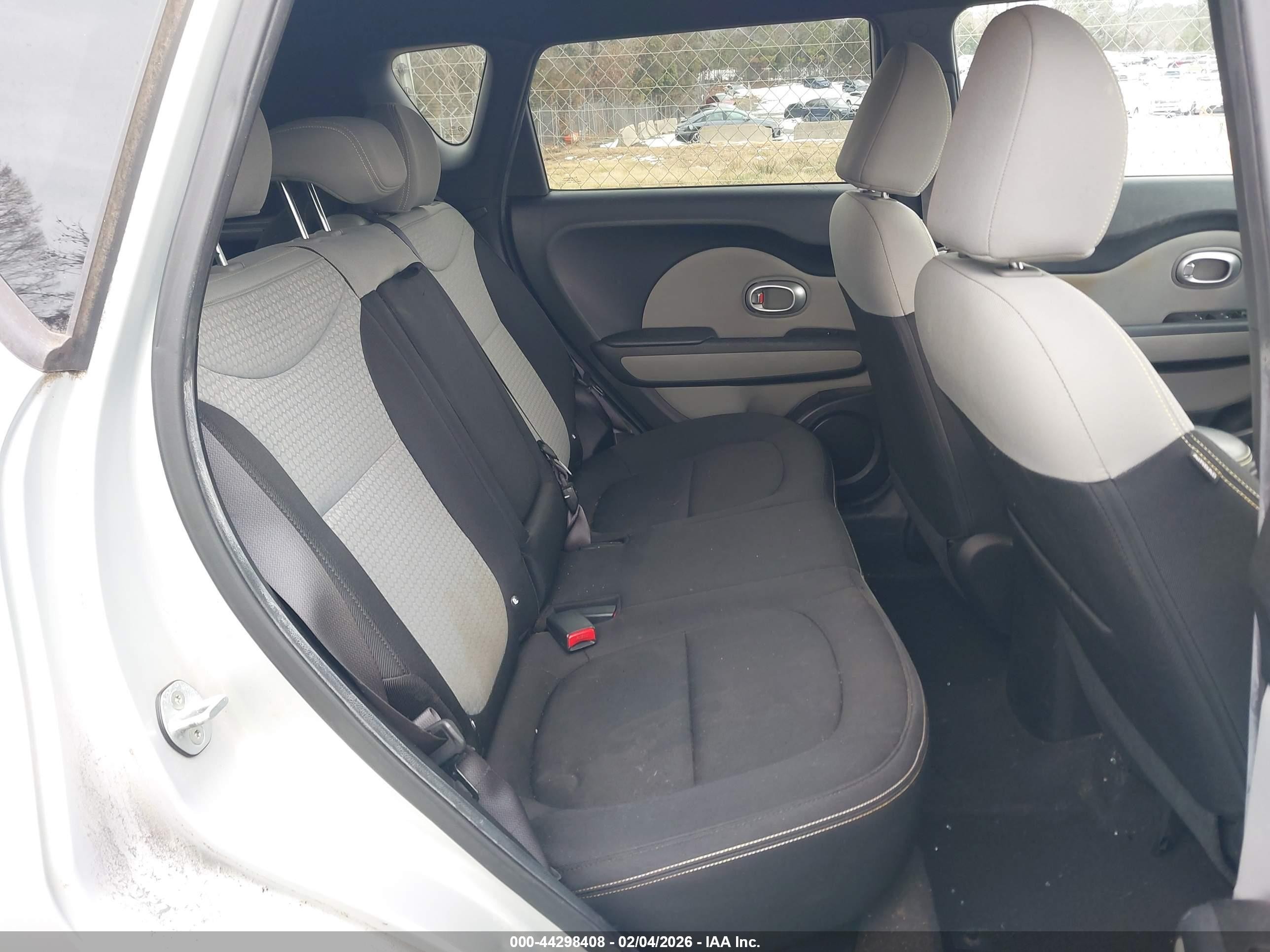 2015 Kia Soul + Серебряный vin: KNDJP3A53F7781852