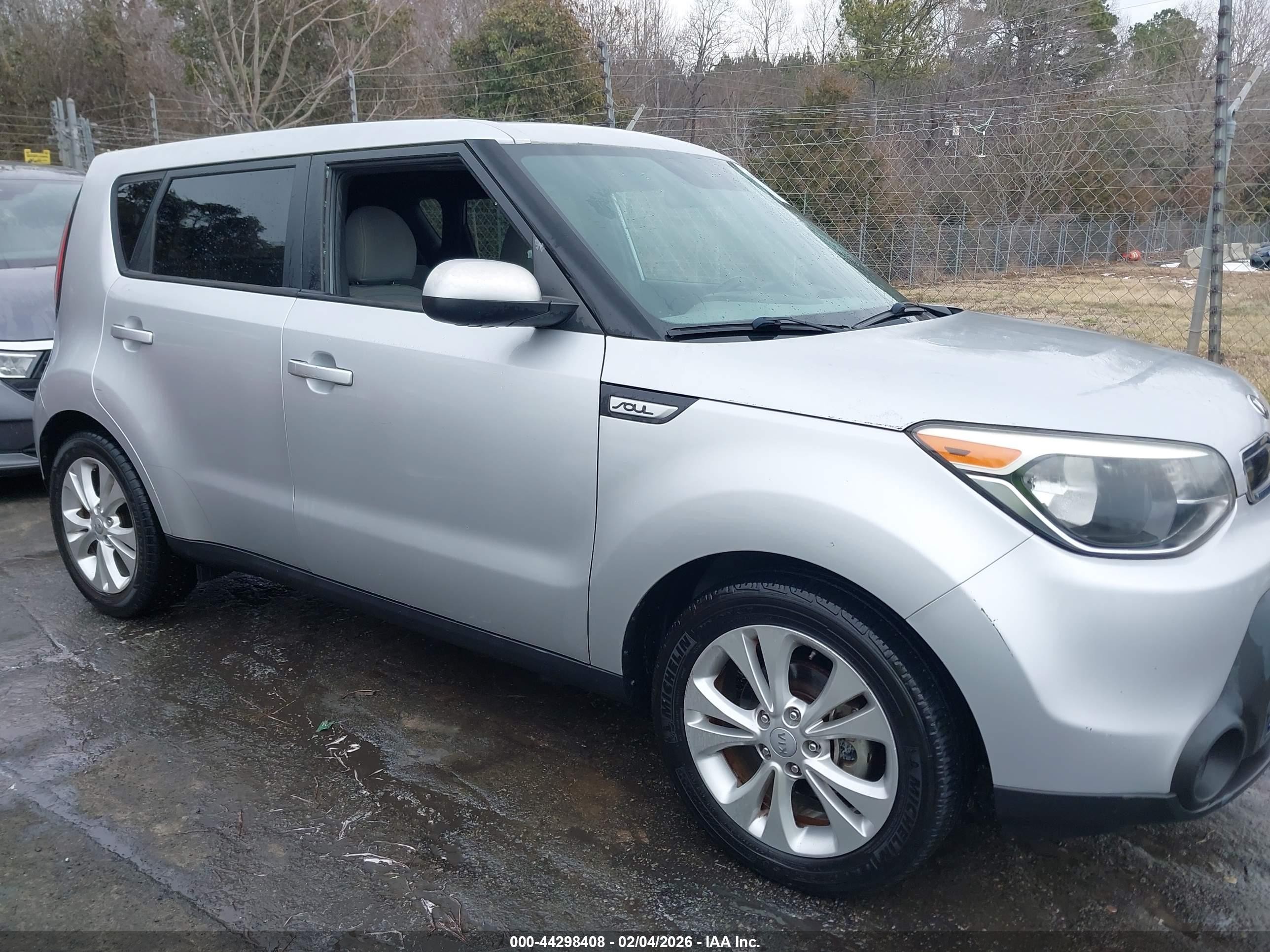 2015 Kia Soul + Серебряный vin: KNDJP3A53F7781852