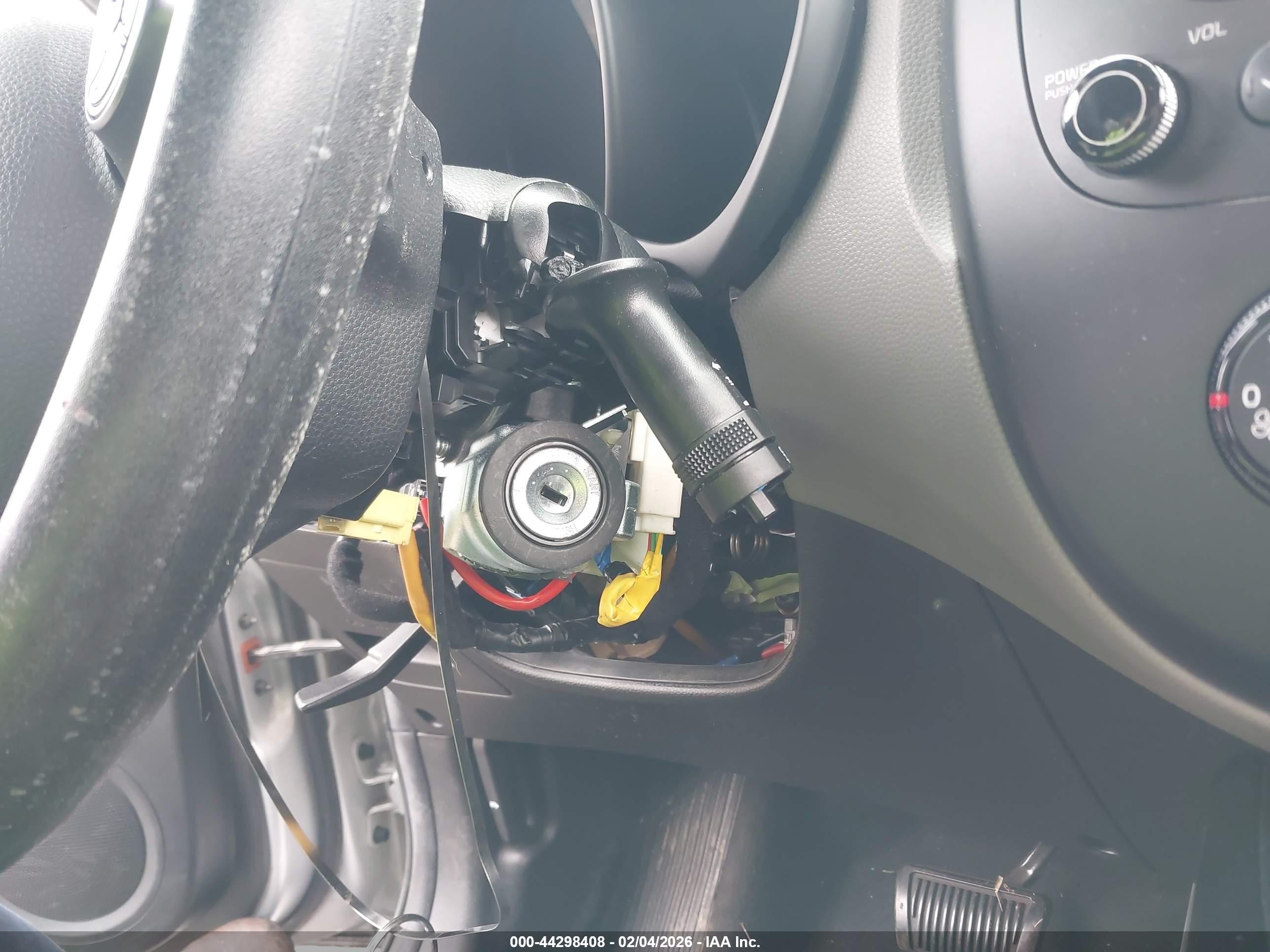 2015 Kia Soul + Серебряный vin: KNDJP3A53F7781852