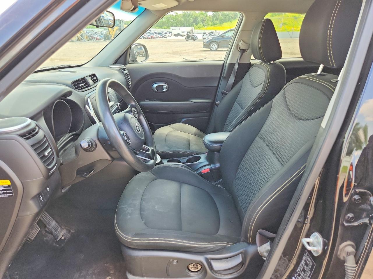 2015 Kia Soul + Black vin: KNDJP3A53F7787652