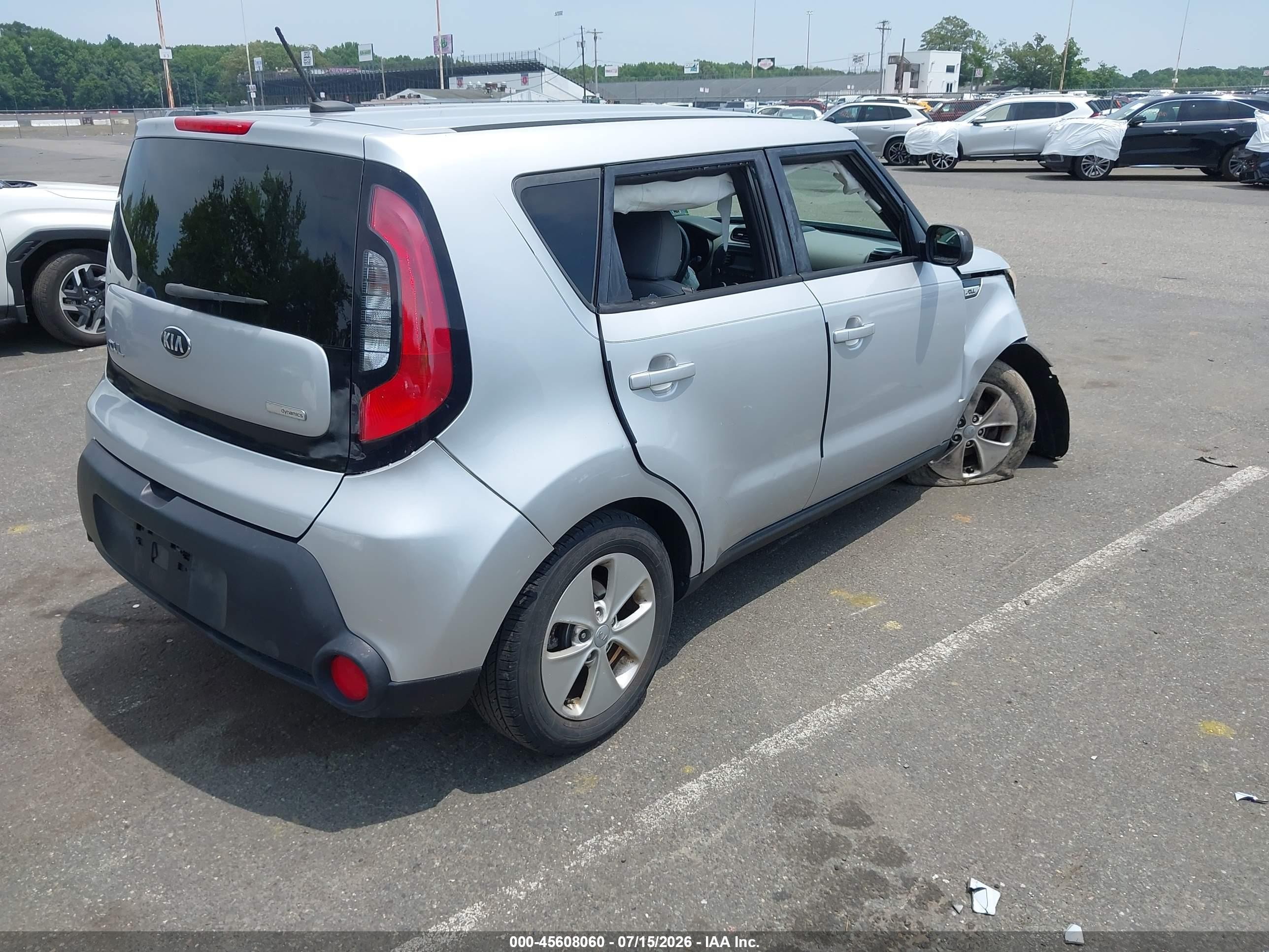 2015 Kia Soul + White vin: KNDJP3A53F7791605