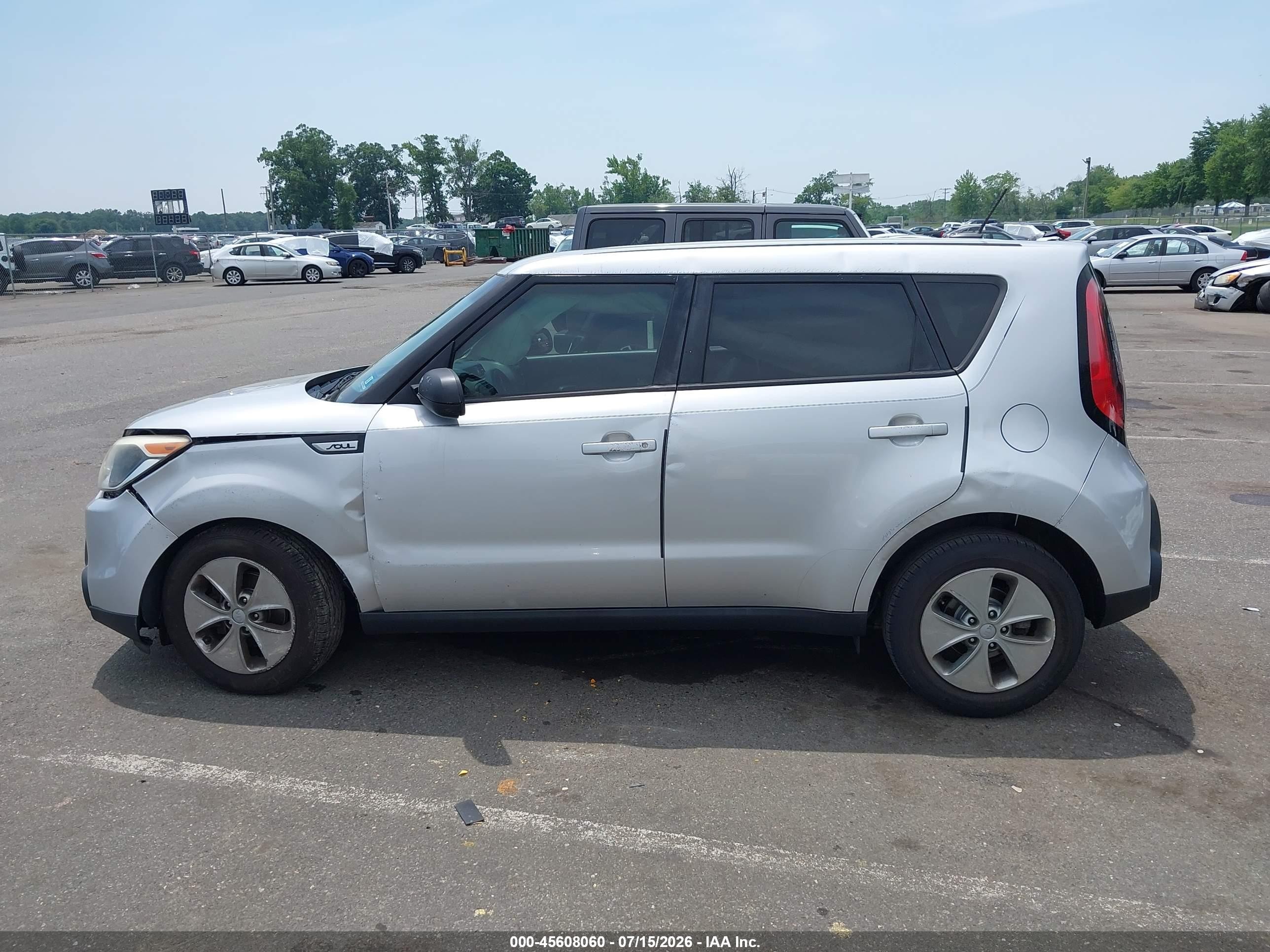 2015 Kia Soul + White vin: KNDJP3A53F7791605