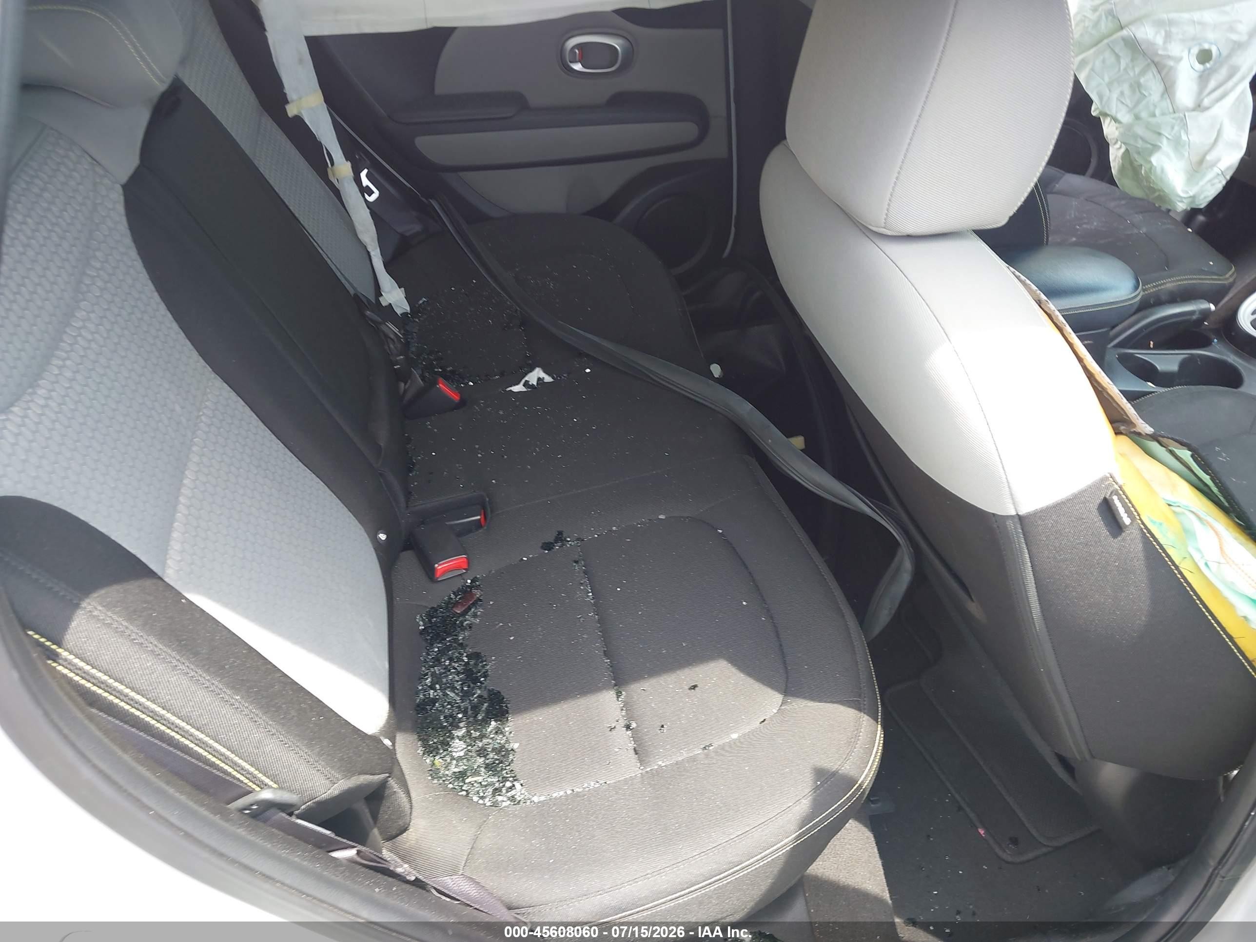 2015 Kia Soul + White vin: KNDJP3A53F7791605