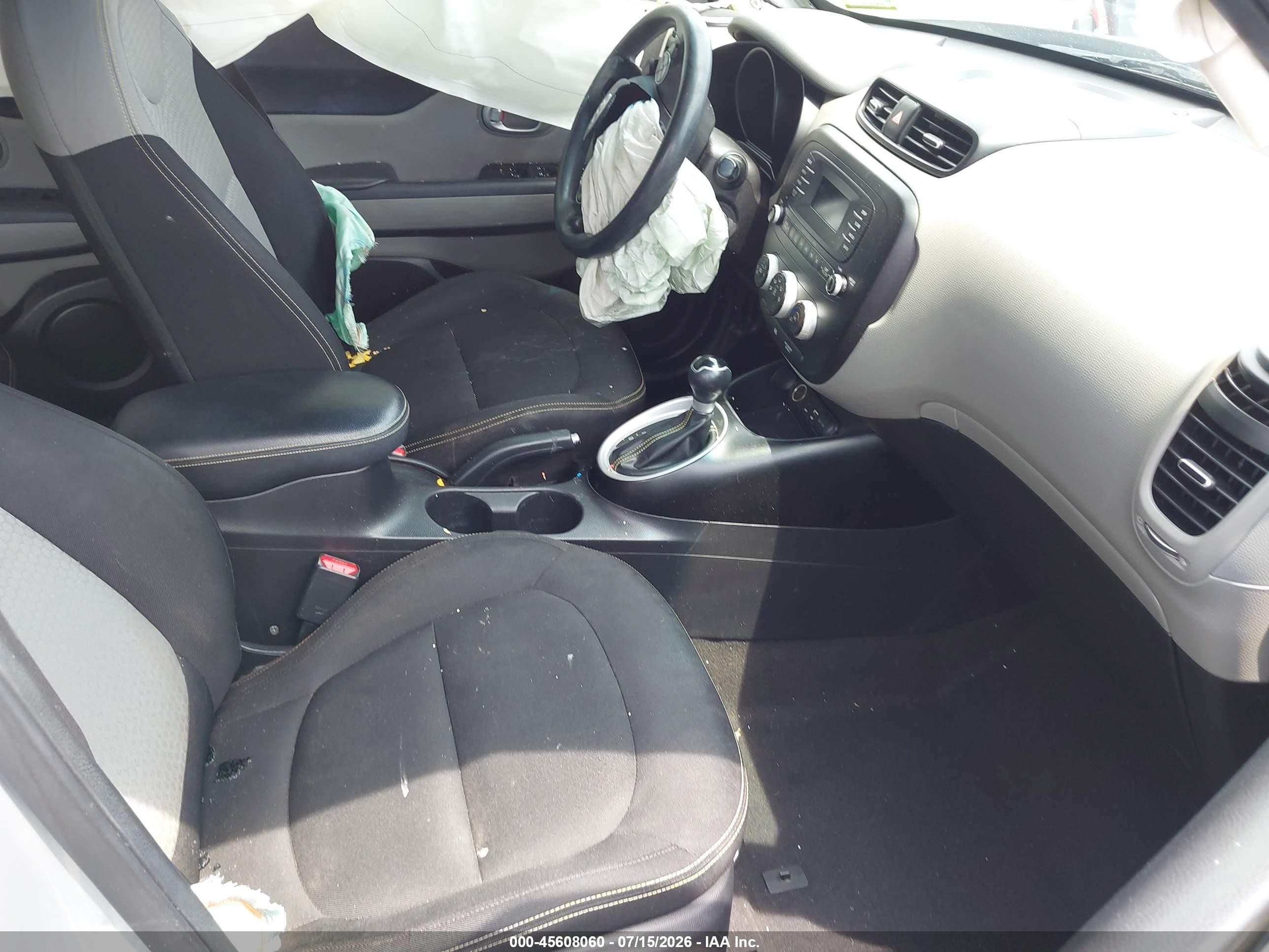 2015 Kia Soul + White vin: KNDJP3A53F7791605