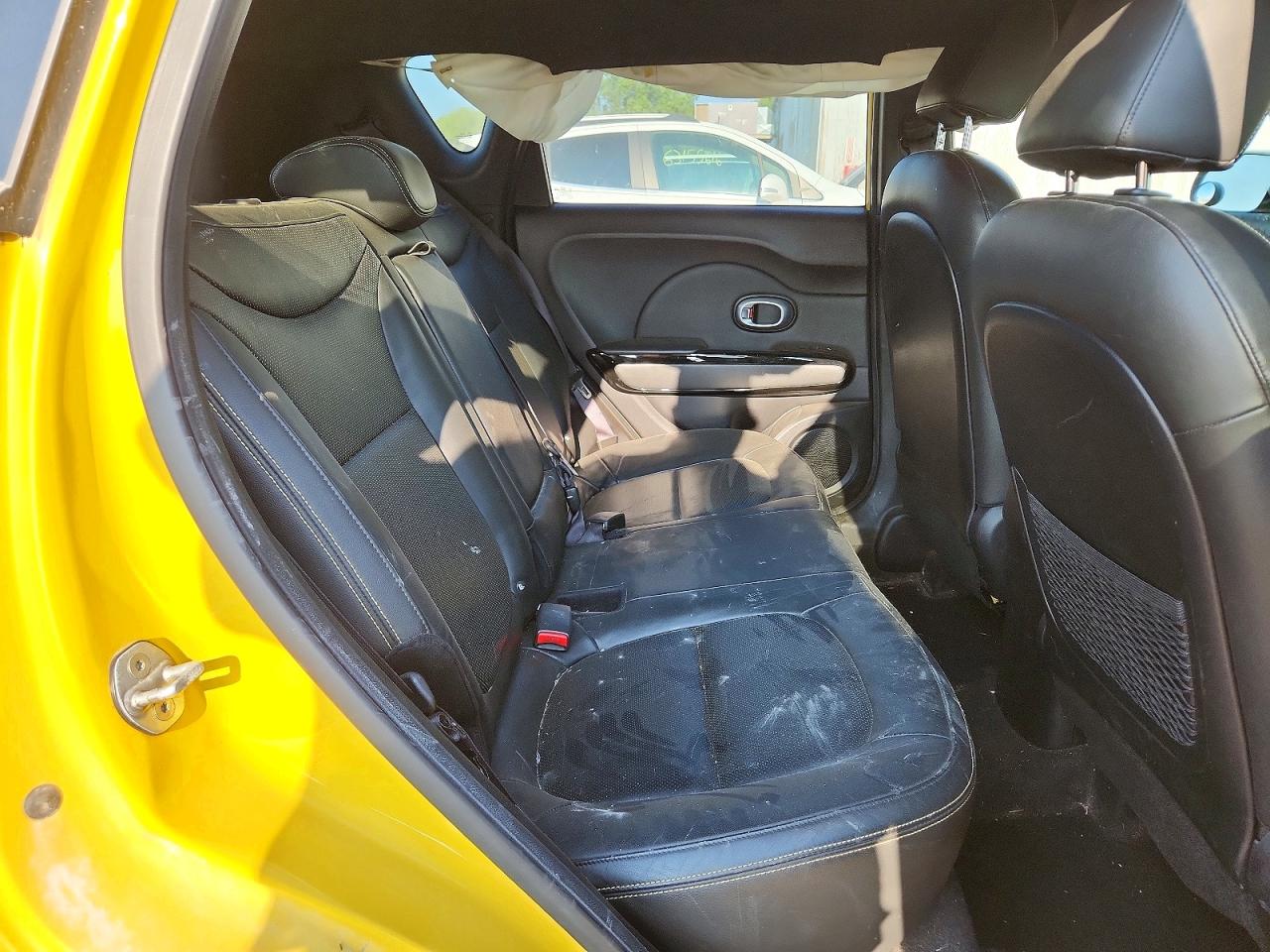 2015 Kia Soul + Yellow vin: KNDJP3A54F7137809