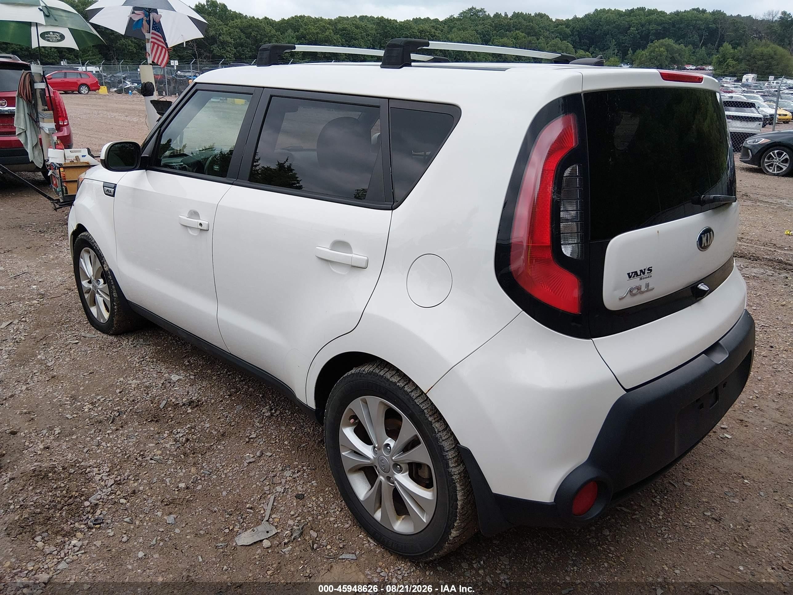 2015 Kia Soul + White vin: KNDJP3A54F7142251