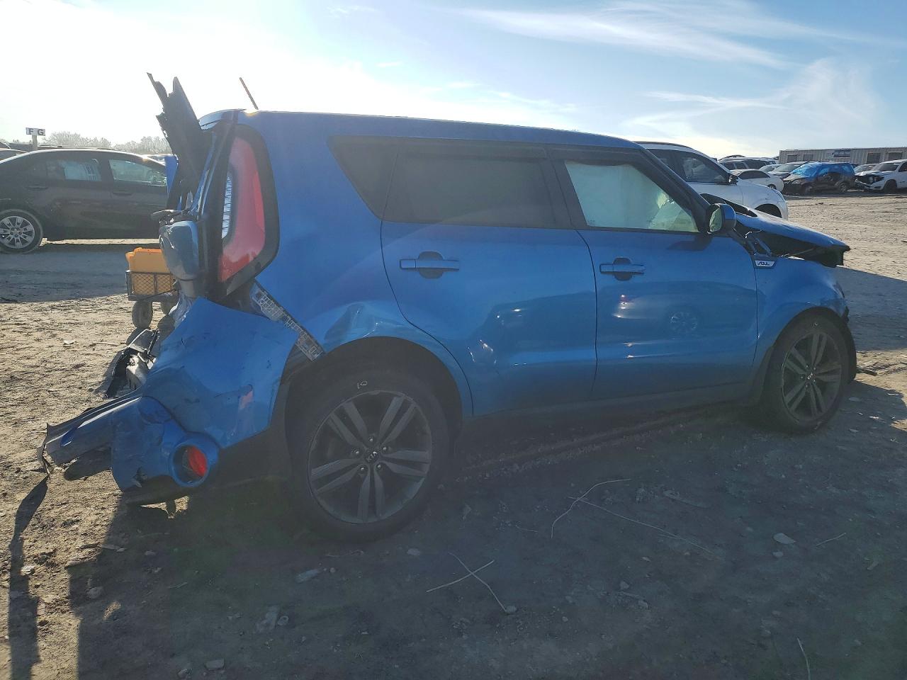 2015 Kia Soul + Blue vin: KNDJP3A54F7146543