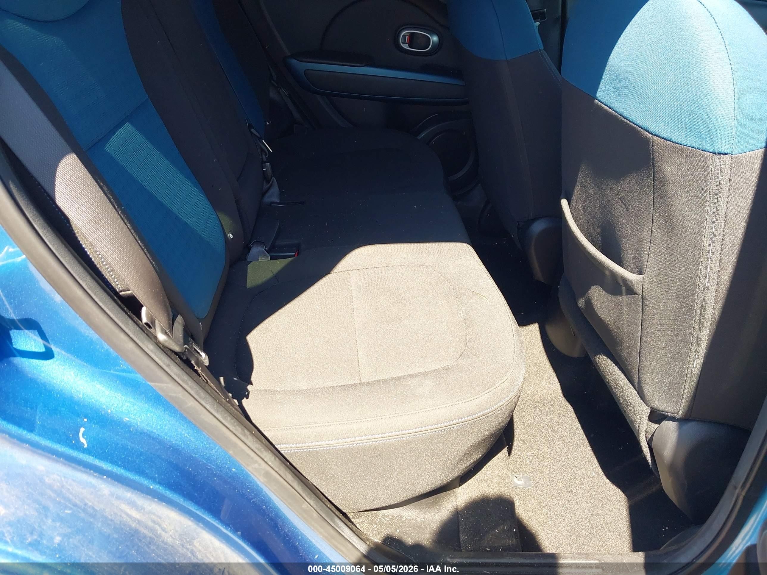 2015 Kia Soul + Blue vin: KNDJP3A54F7160135