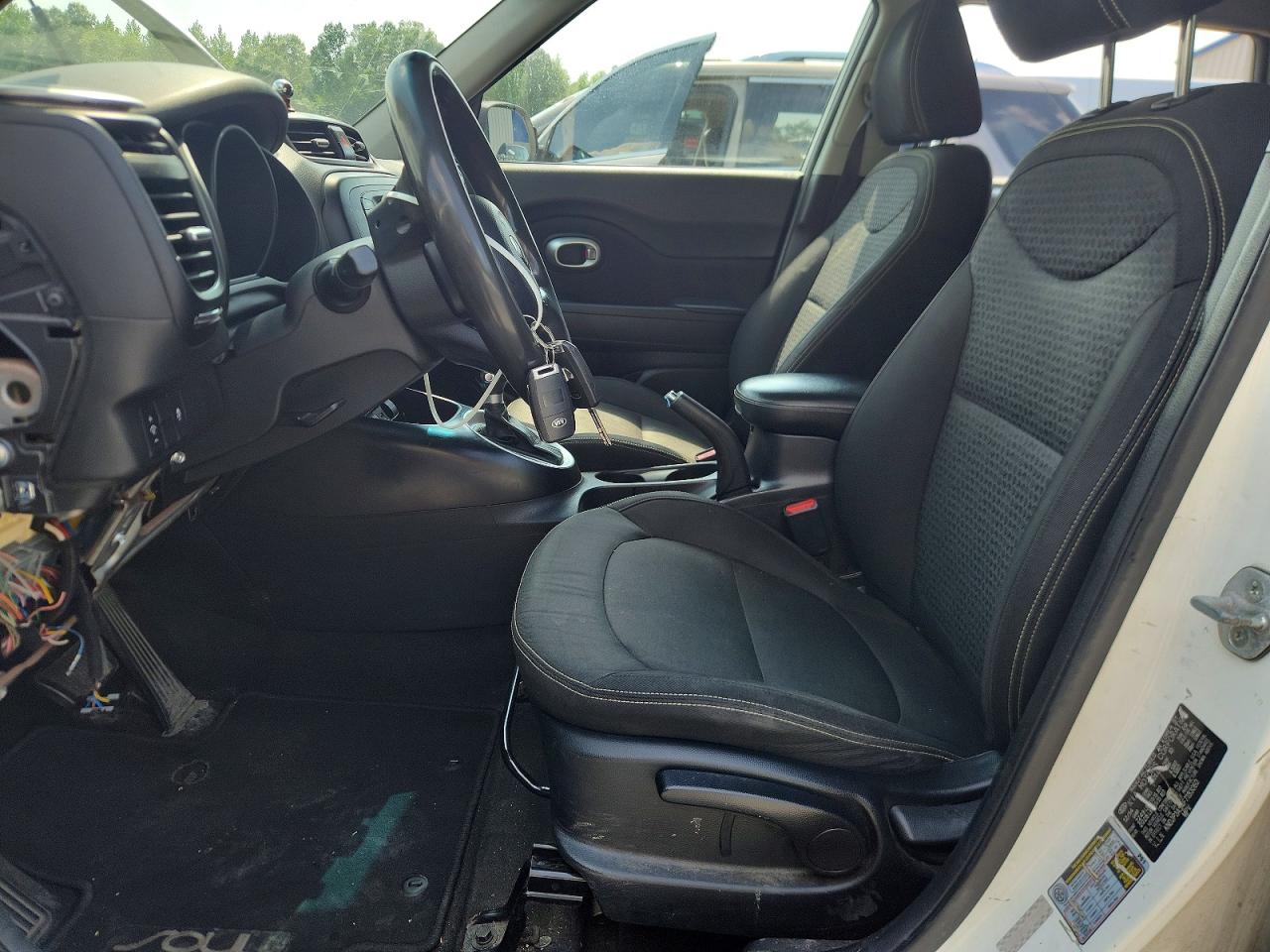 2015 Kia Soul + White vin: KNDJP3A54F7183060