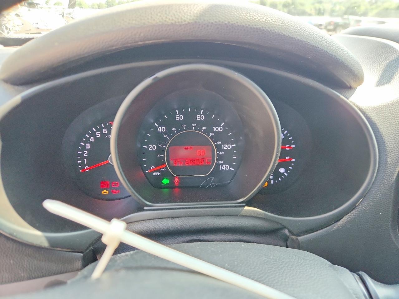 2015 Kia Soul + White vin: KNDJP3A54F7183060