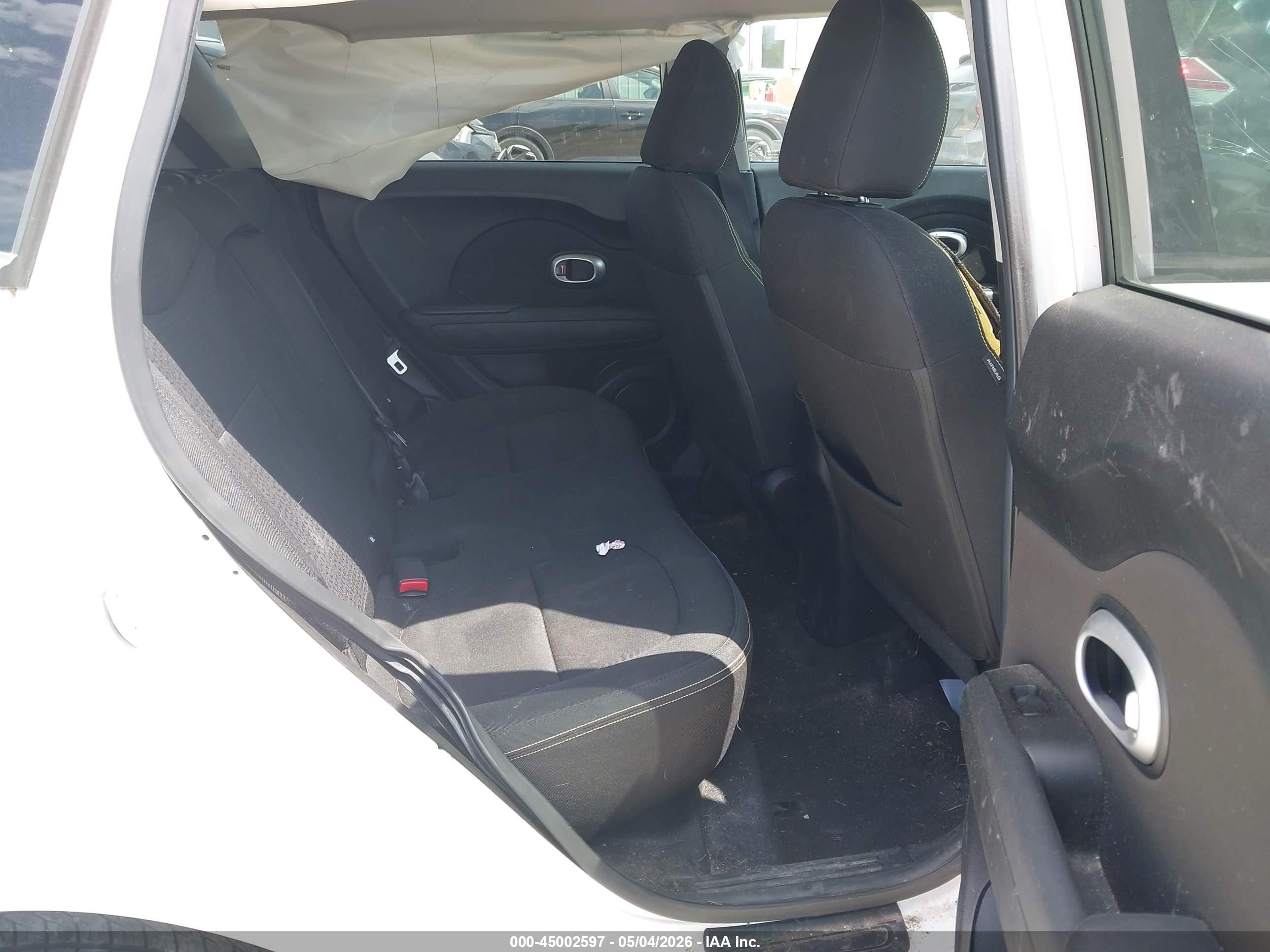 2015 Kia Soul + White vin: KNDJP3A54F7190087