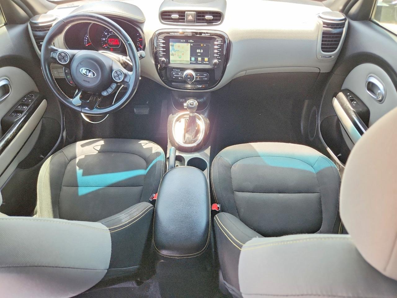 2015 Kia Soul + Black vin: KNDJP3A54F7200505