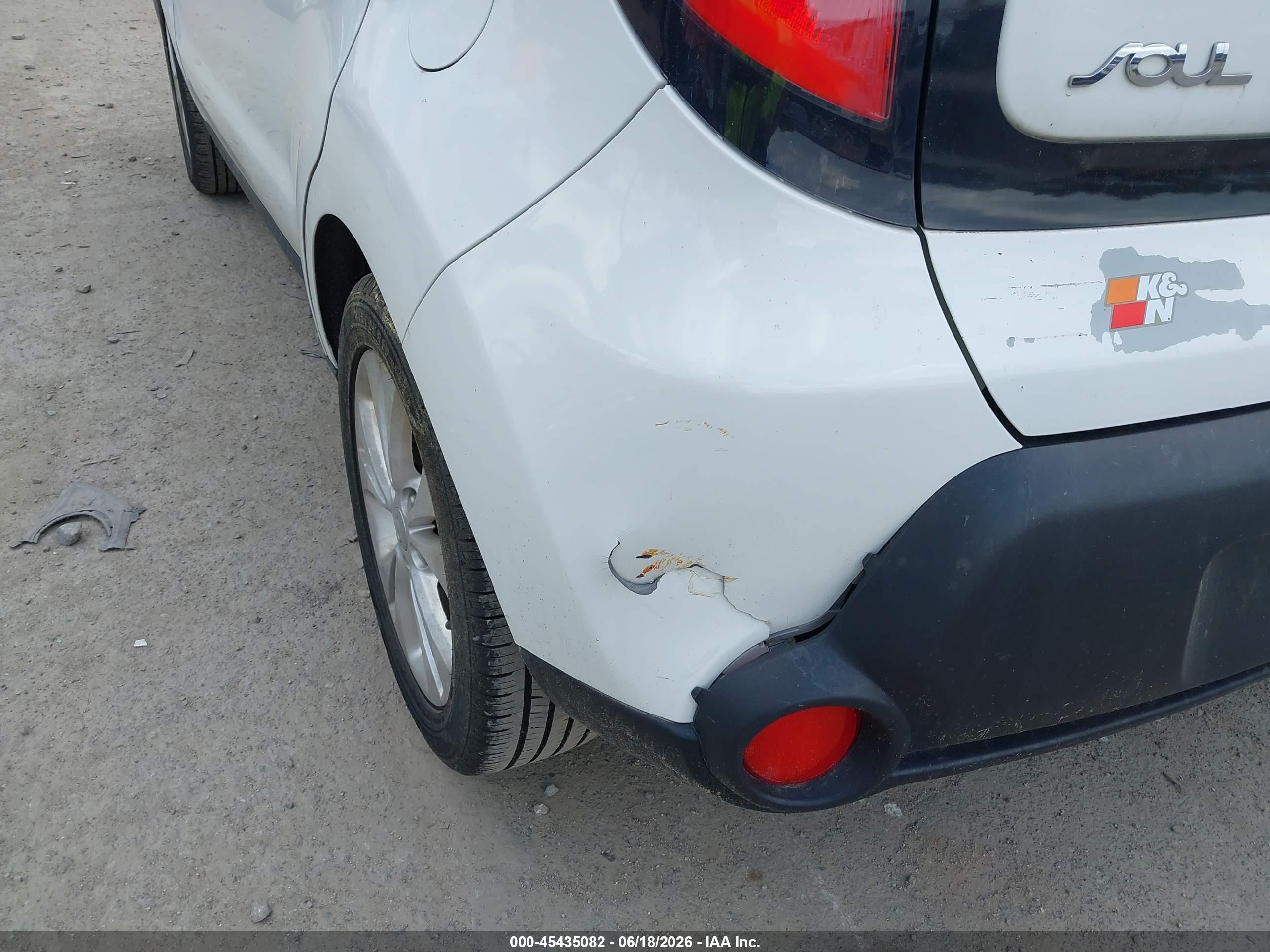 2015 Kia Soul + White vin: KNDJP3A54F7221287
