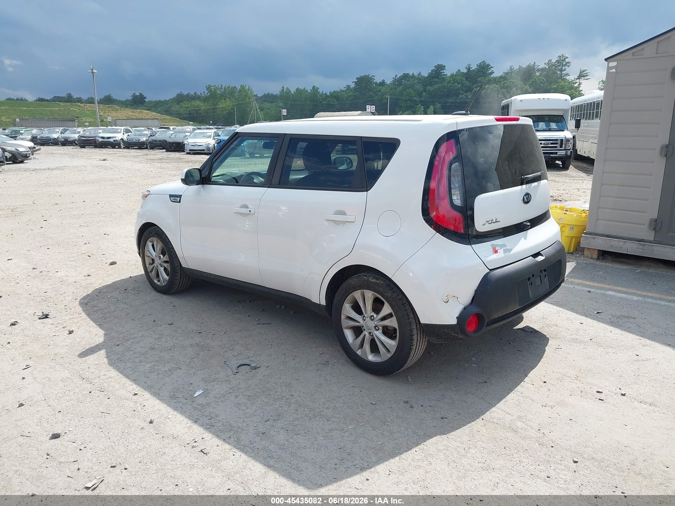 2015 Kia Soul + White vin: KNDJP3A54F7221287