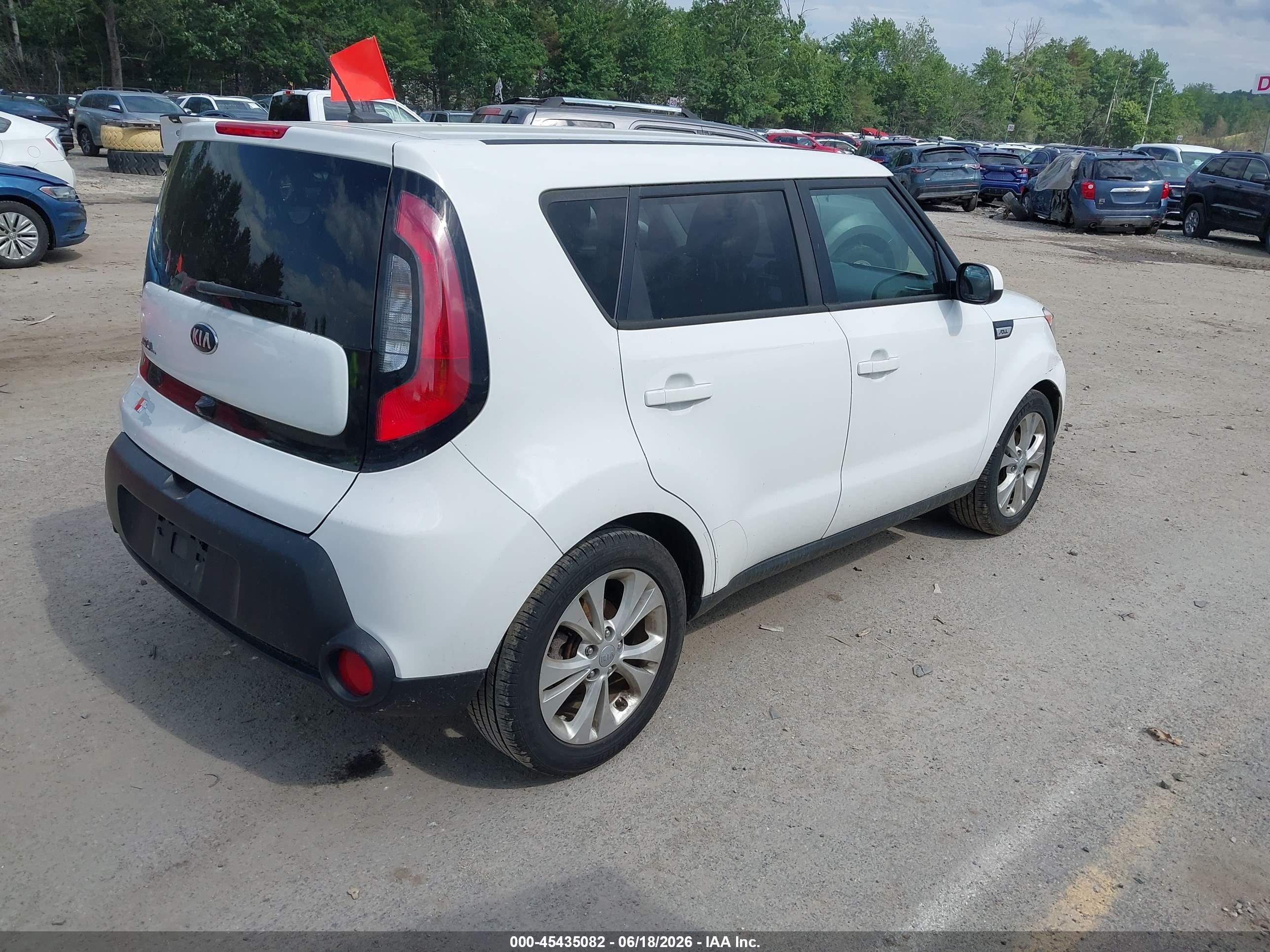 2015 Kia Soul + White vin: KNDJP3A54F7221287