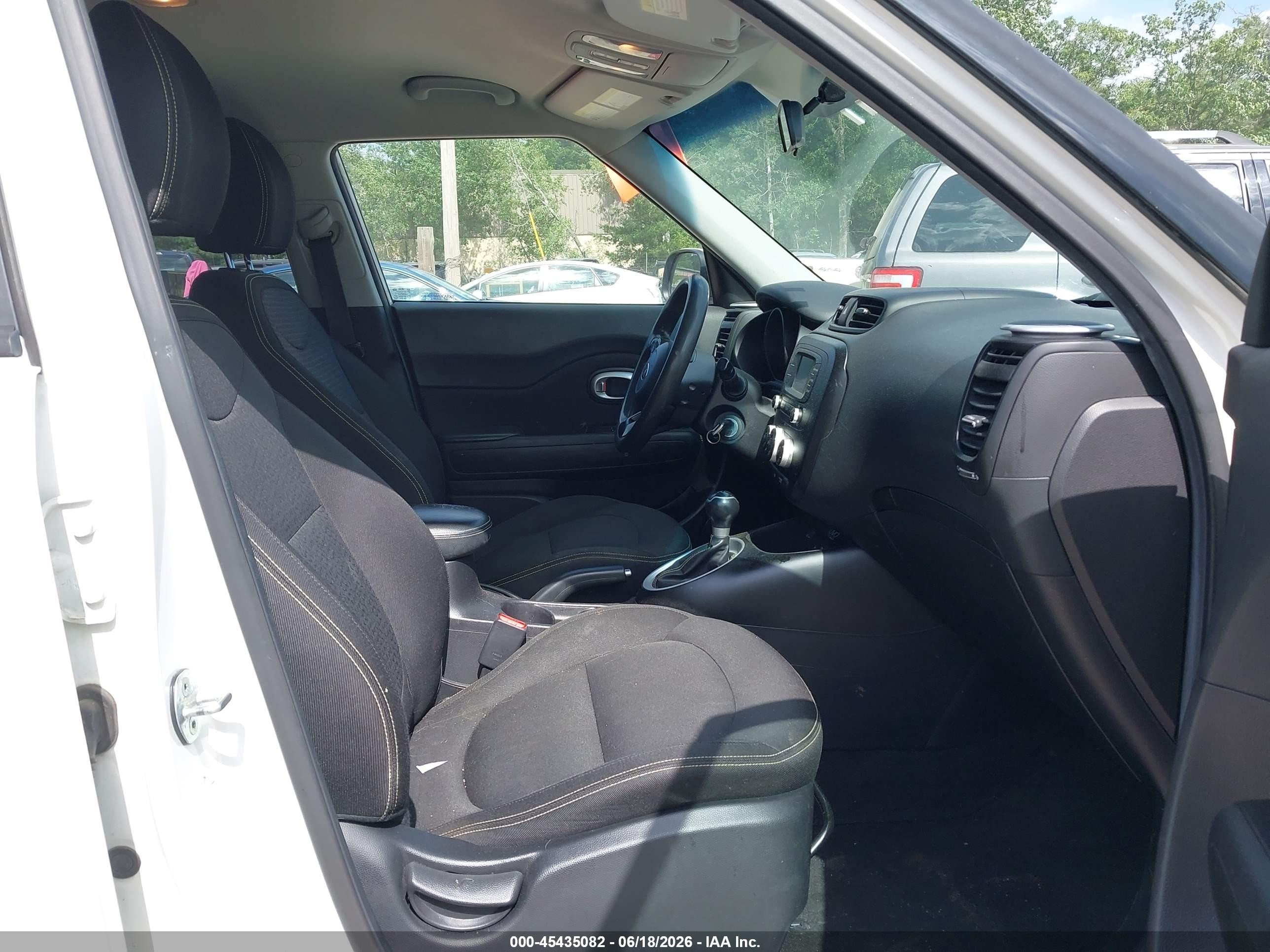 2015 Kia Soul + White vin: KNDJP3A54F7221287