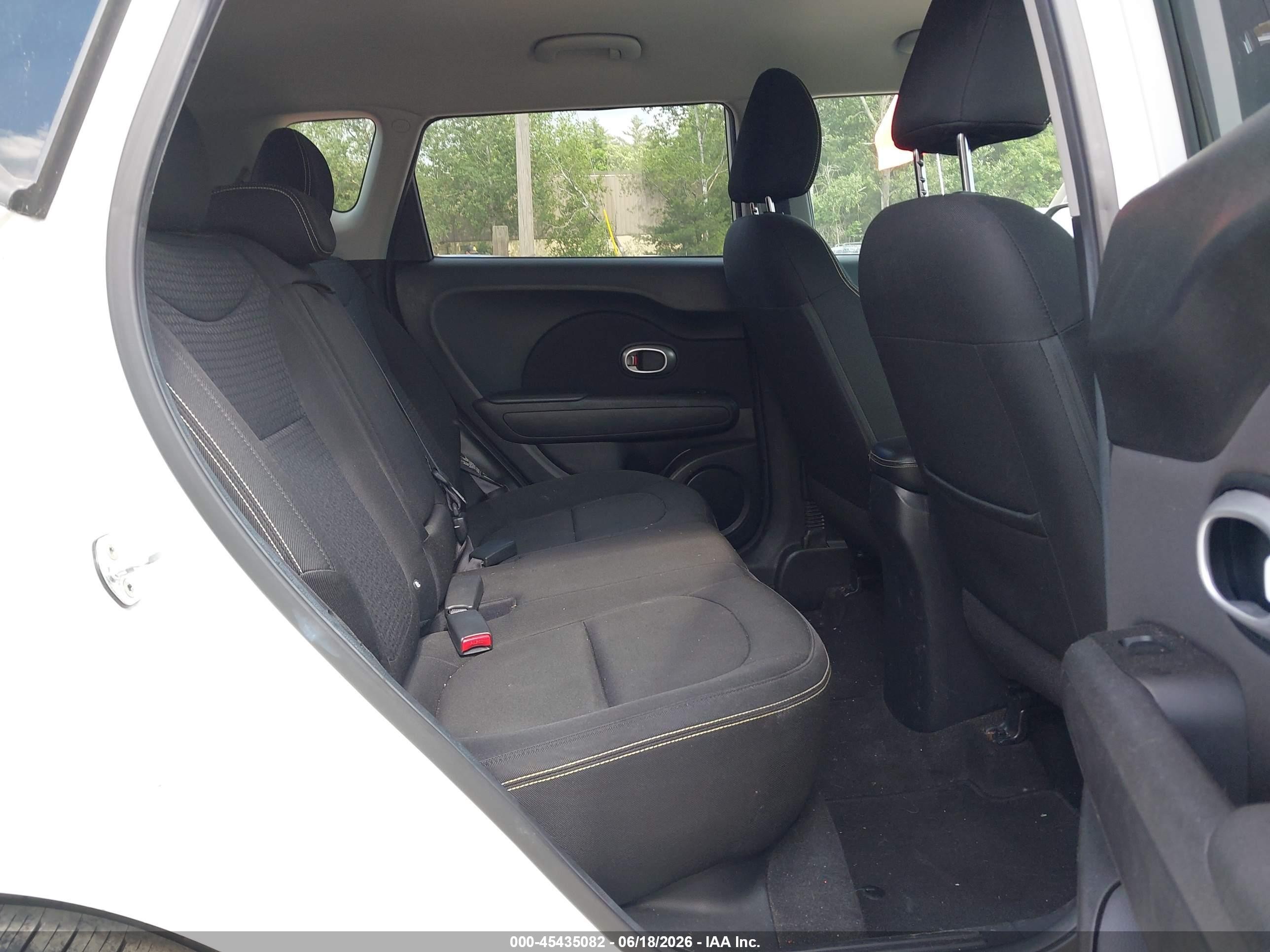 2015 Kia Soul + White vin: KNDJP3A54F7221287