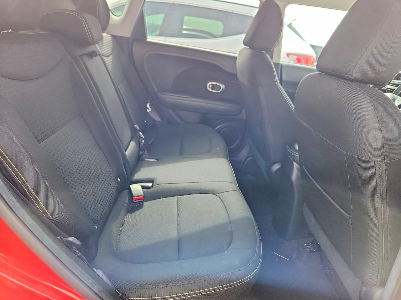 2015 Kia Soul + Red vin: KNDJP3A54F7748861