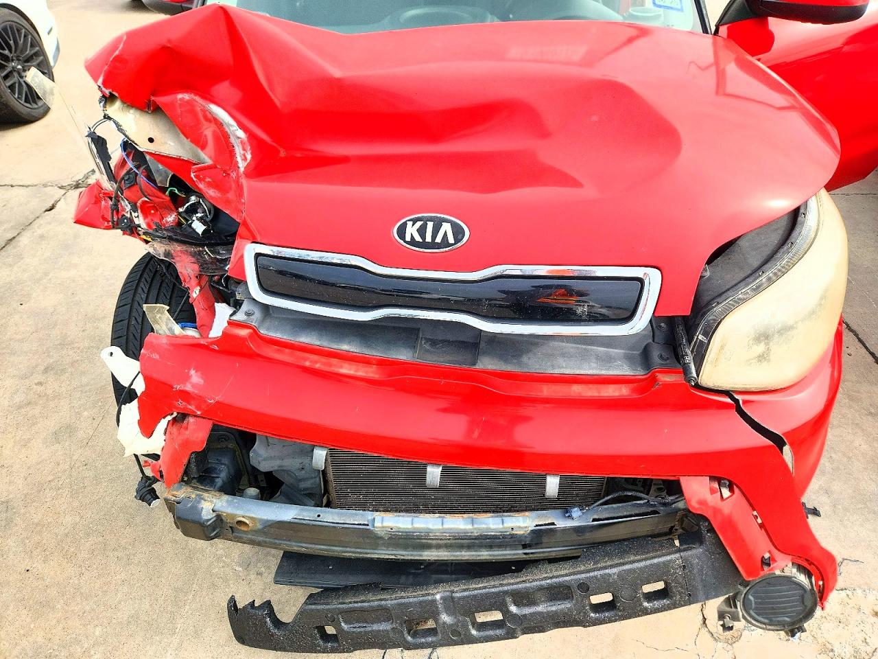 2015 Kia Soul + Red vin: KNDJP3A54F7748861