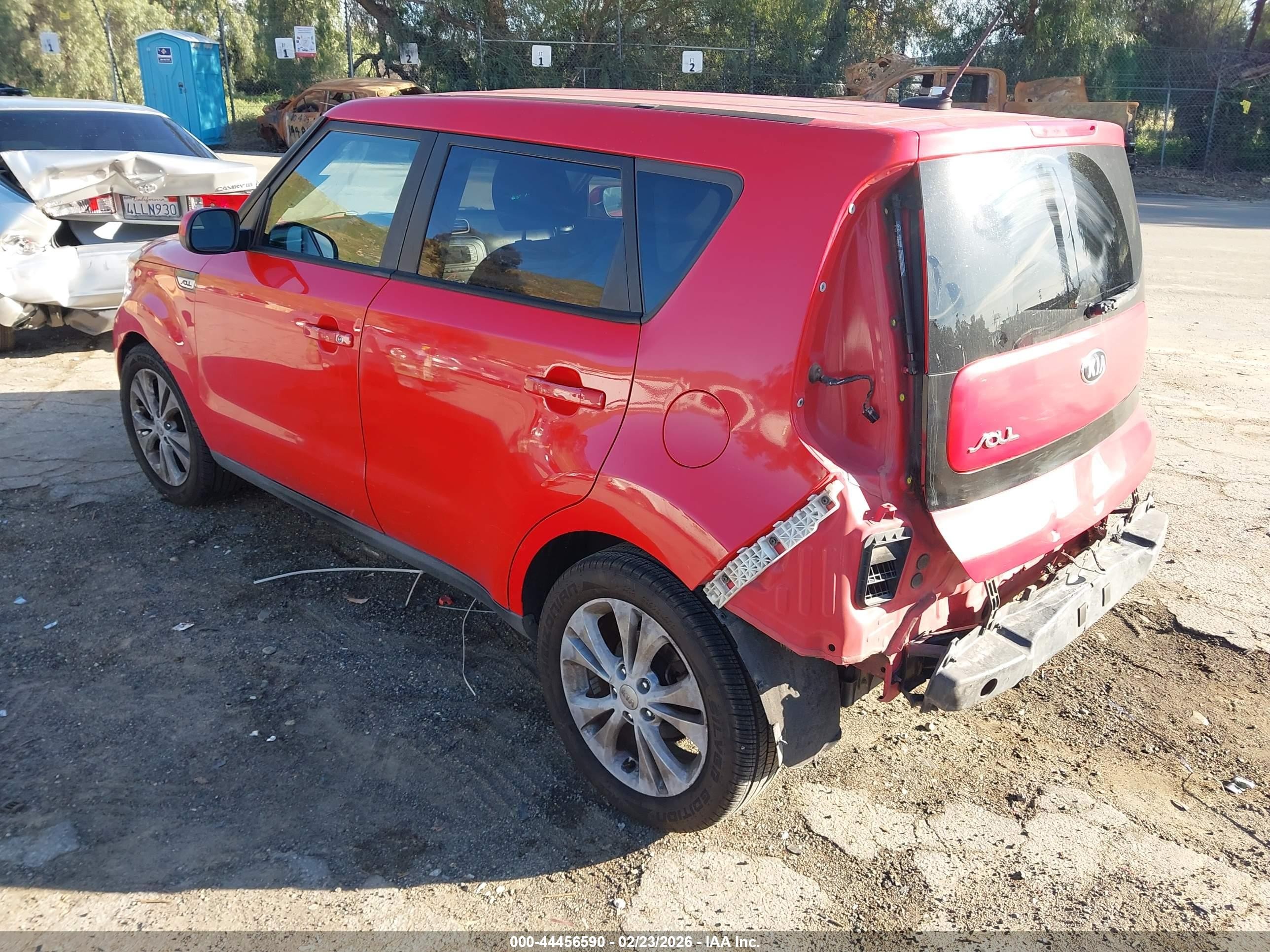 2015 Kia Soul + Red vin: KNDJP3A54F7761819