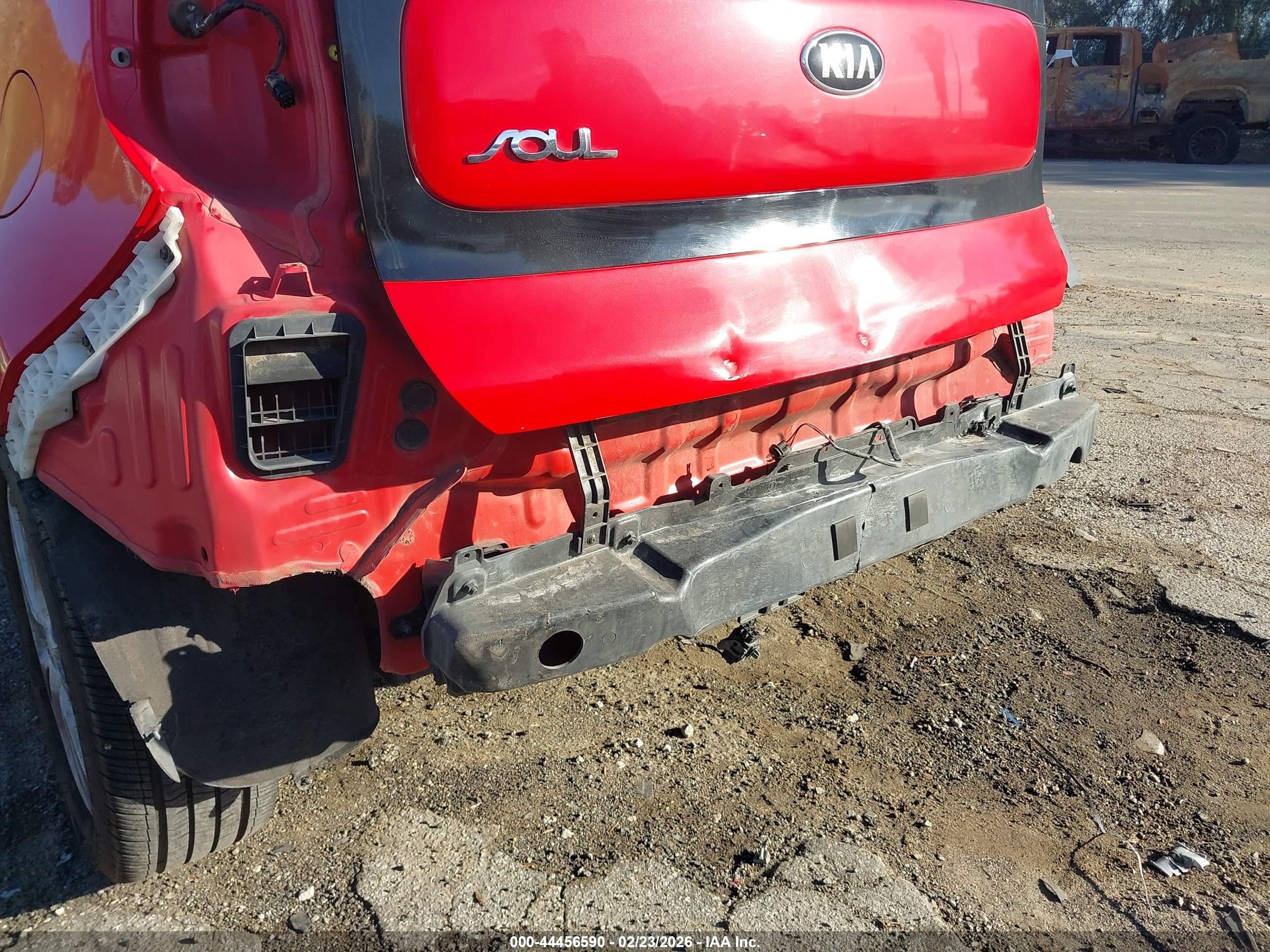 2015 Kia Soul + Red vin: KNDJP3A54F7761819