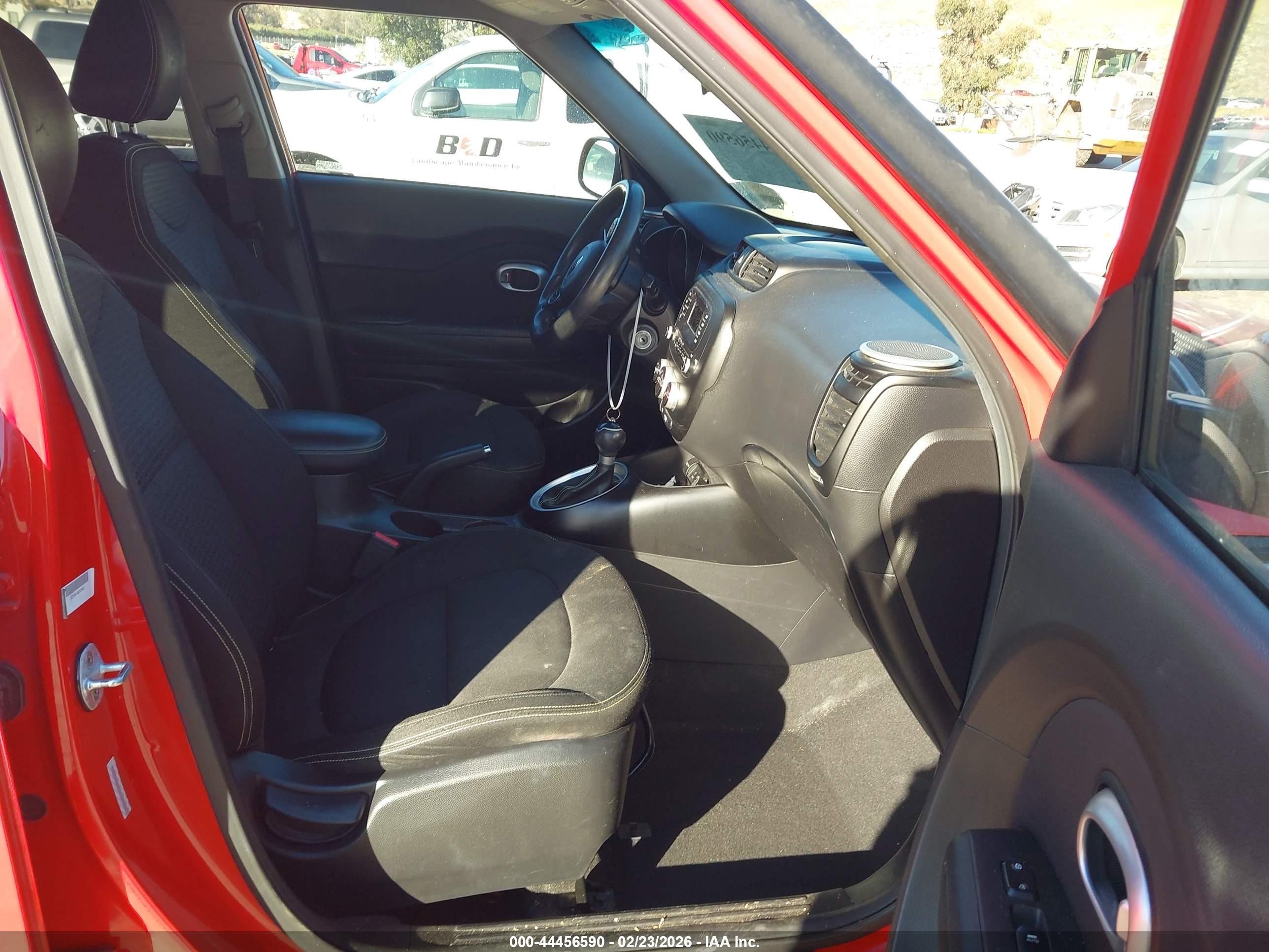 2015 Kia Soul + Red vin: KNDJP3A54F7761819