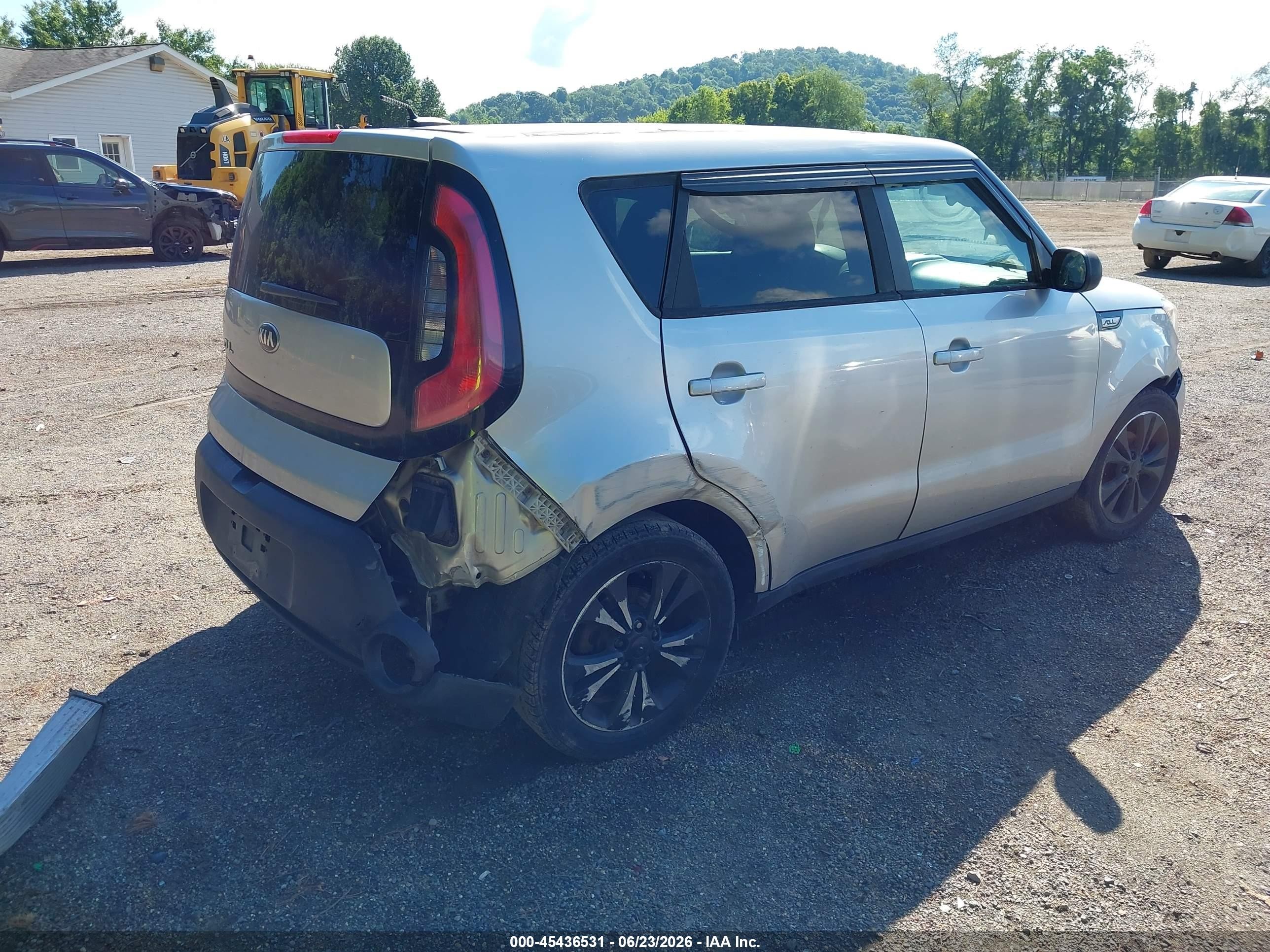 2015 Kia Soul + Серебряный vin: KNDJP3A54F7790947