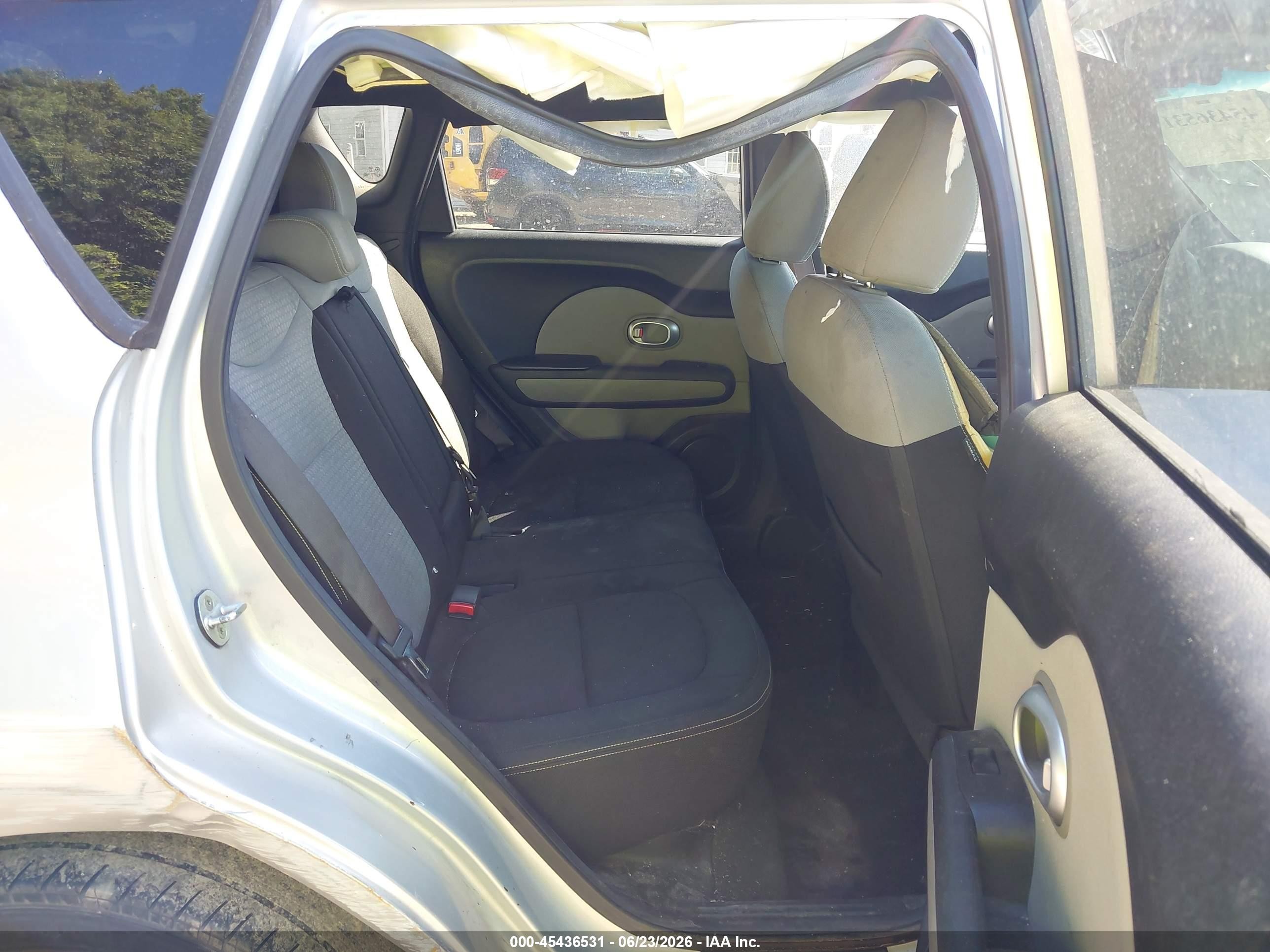 2015 Kia Soul + Серебряный vin: KNDJP3A54F7790947